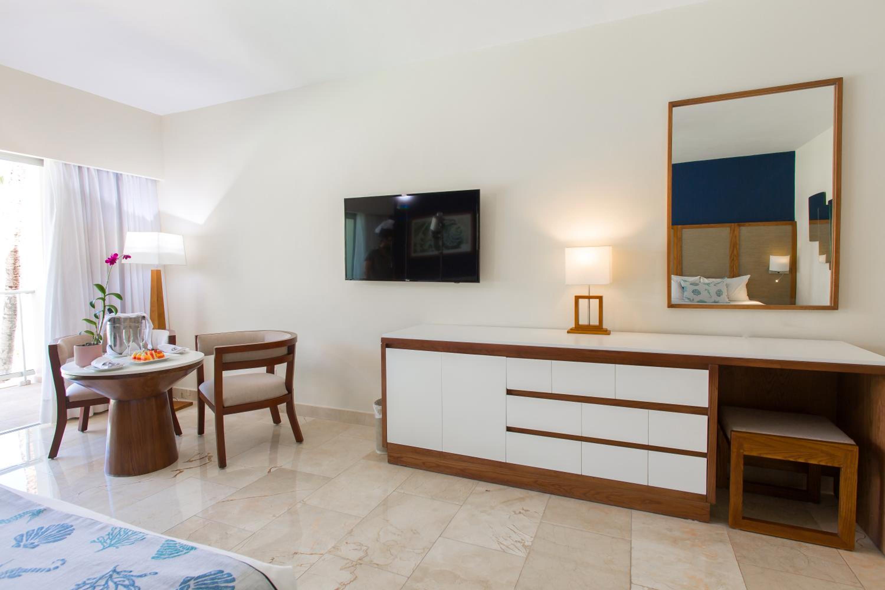 Jr. Suite Premium Pool View (2 Adults + 1 Child)