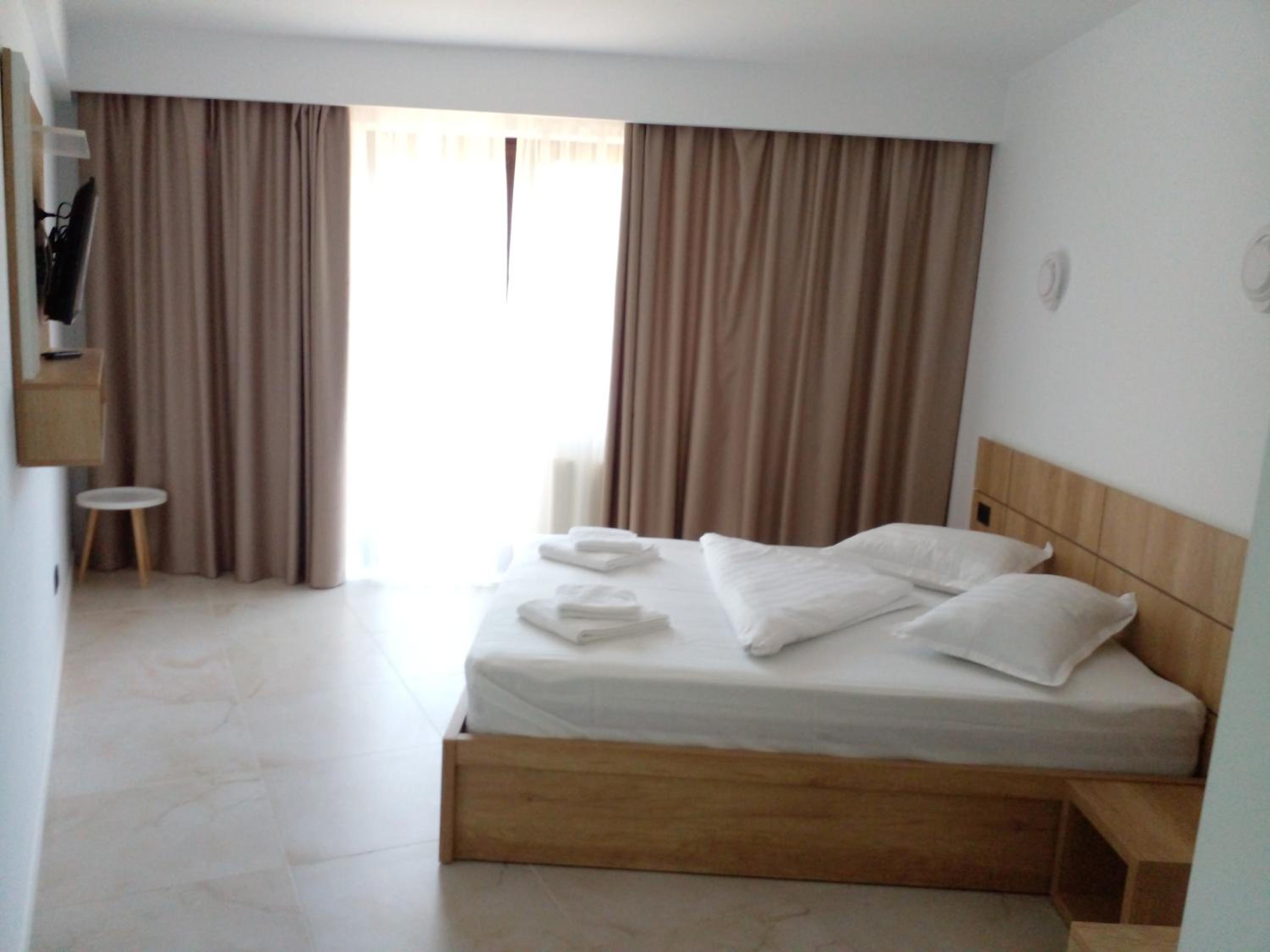 Double Room with Terrace - Photo 3