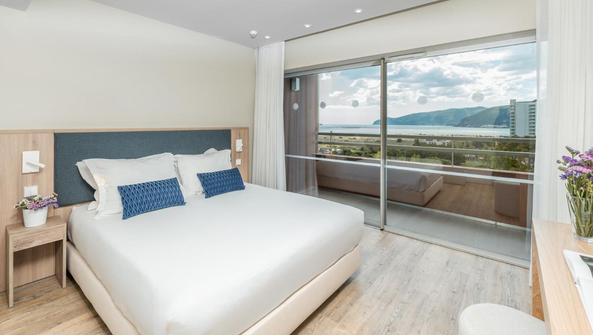 Premium One-Bedroom Suite with Sea View - Photo 1