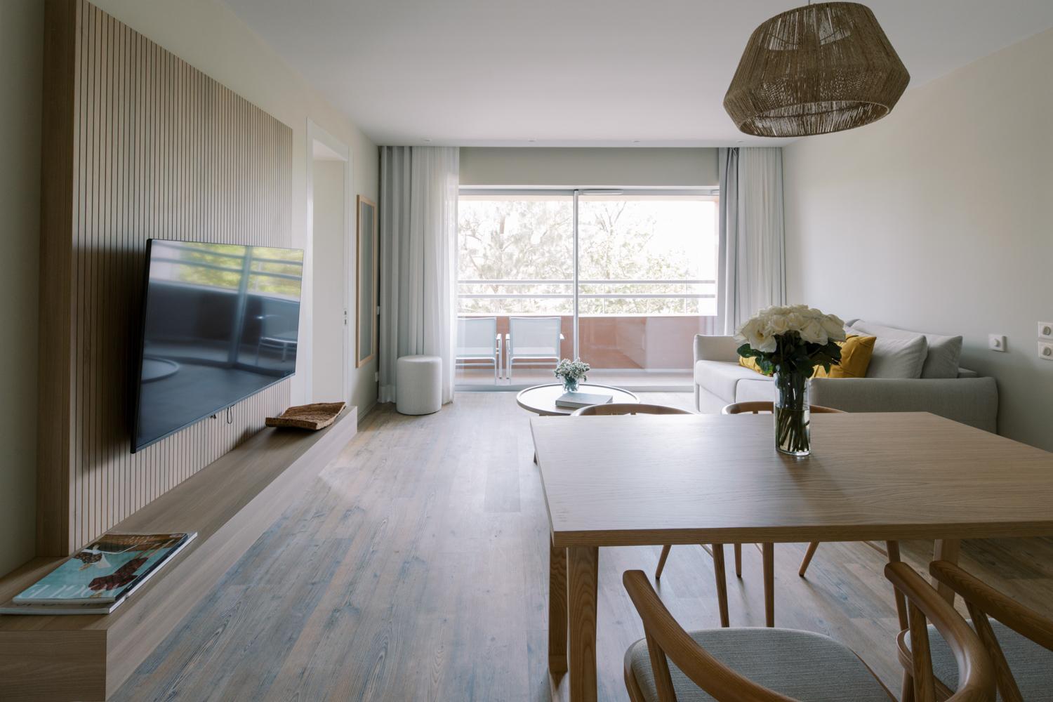 One-Bedroom Apartment - Photo 2