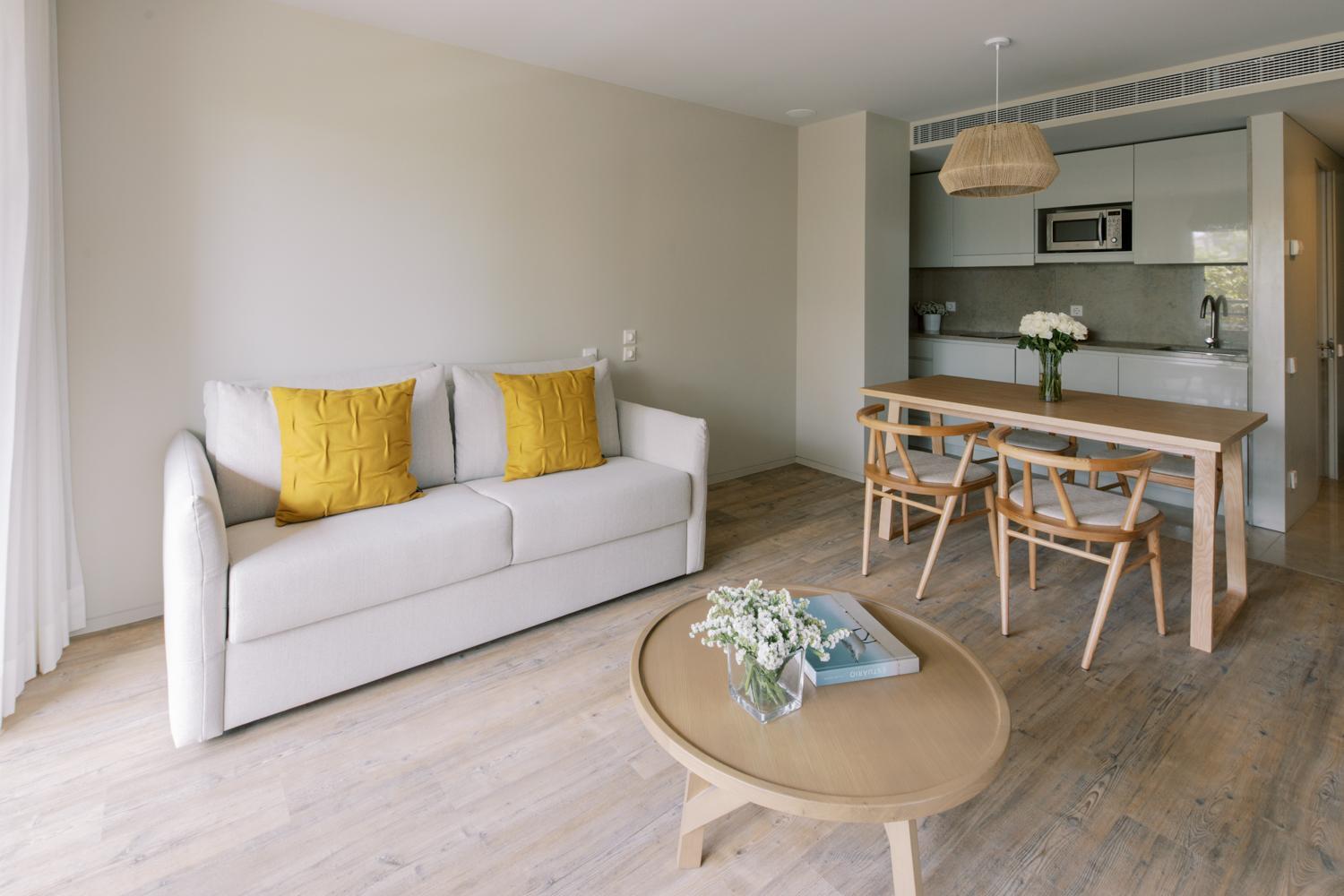 One-Bedroom Apartment - Photo 3
