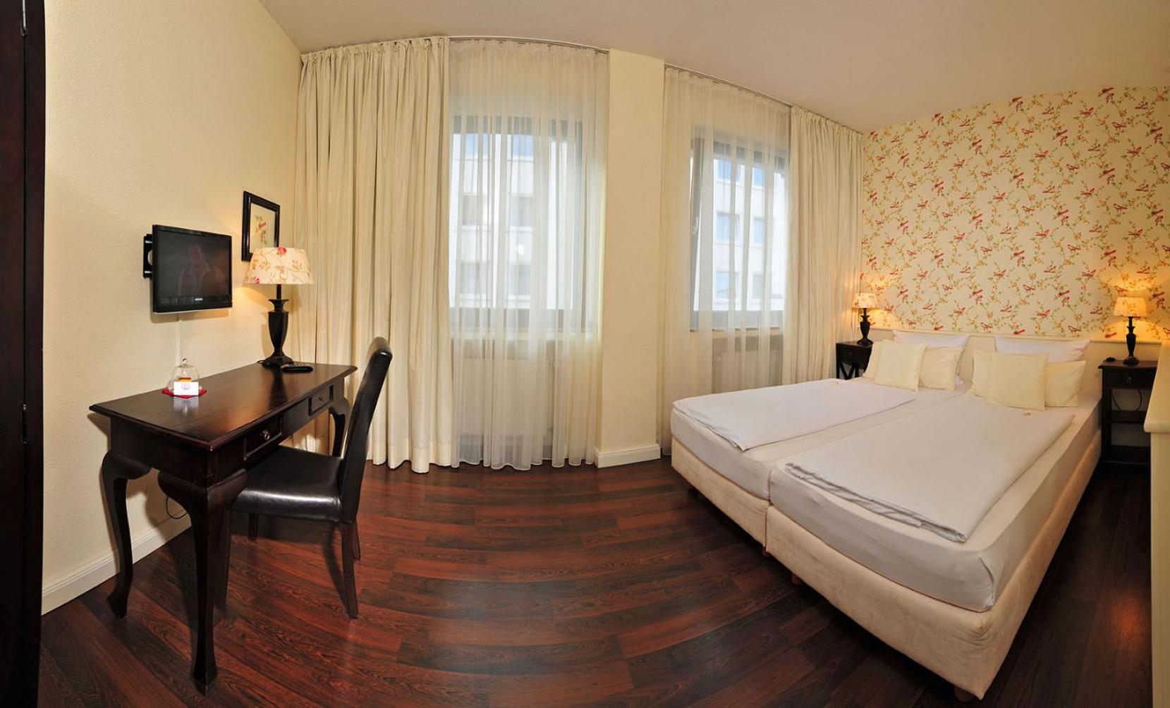 Superior Double or Twin Room - Photo 10