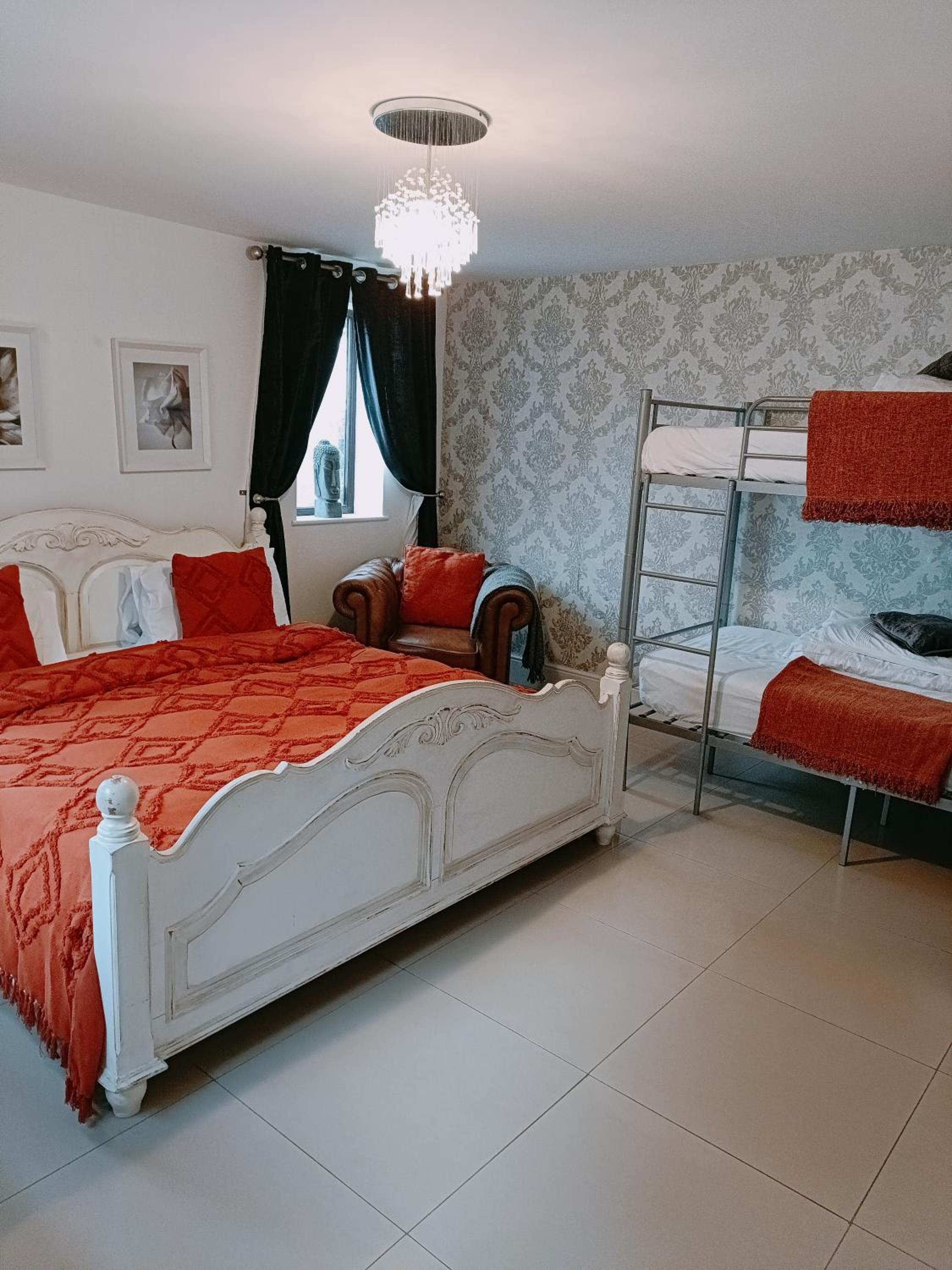Deluxe Family Room photo 1