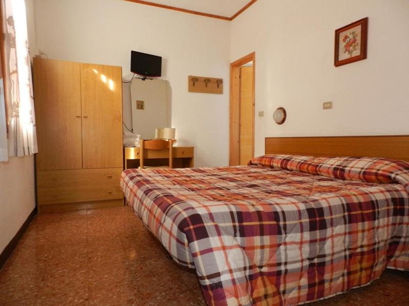 Double or Twin Room photo 1