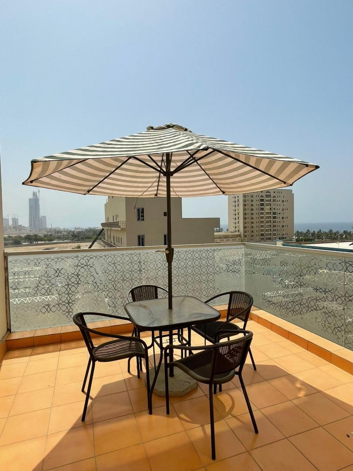 King Suite with Balcony - Photo 4