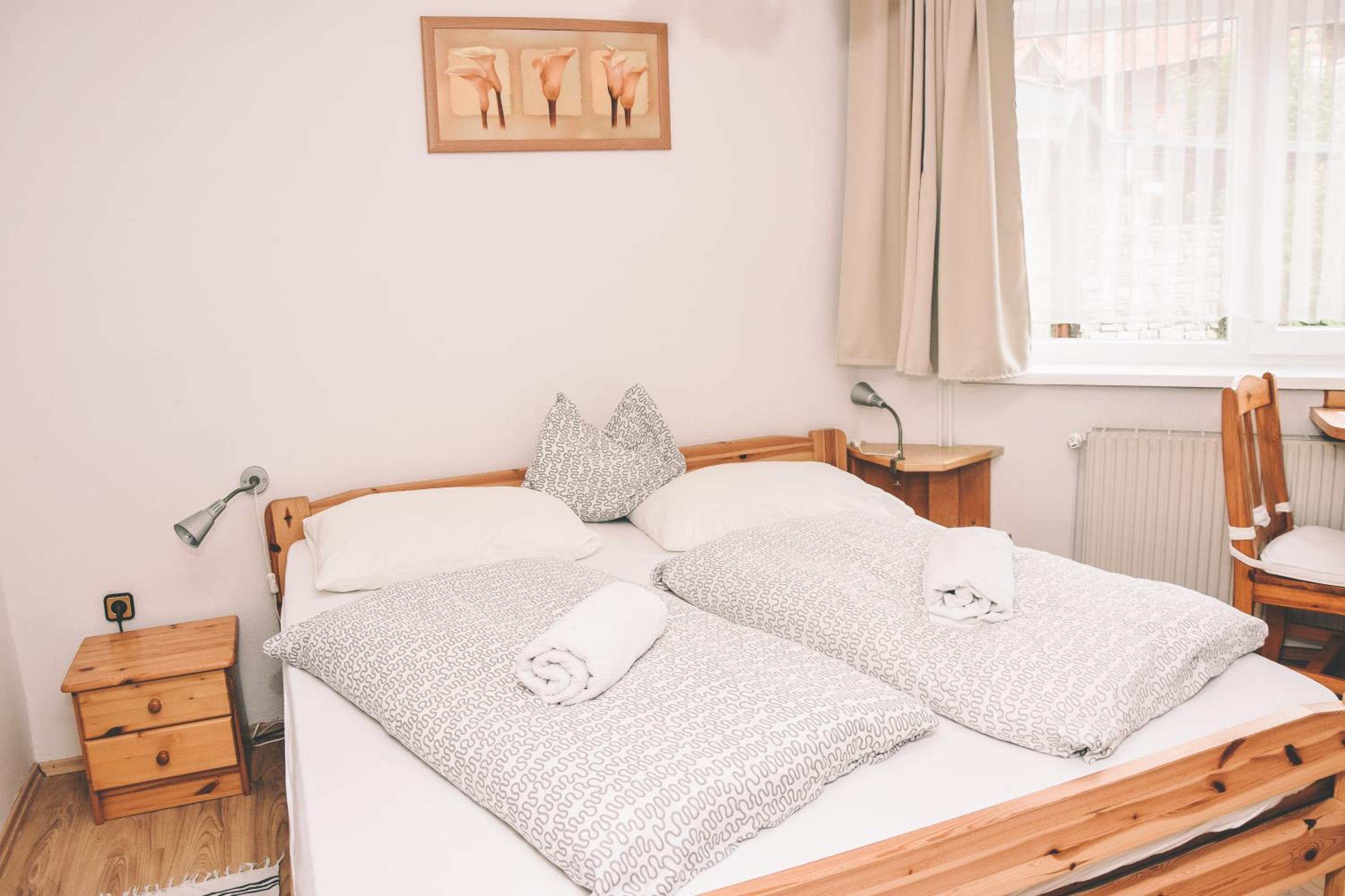 Deluxe Double Room with Bath - Photo 5