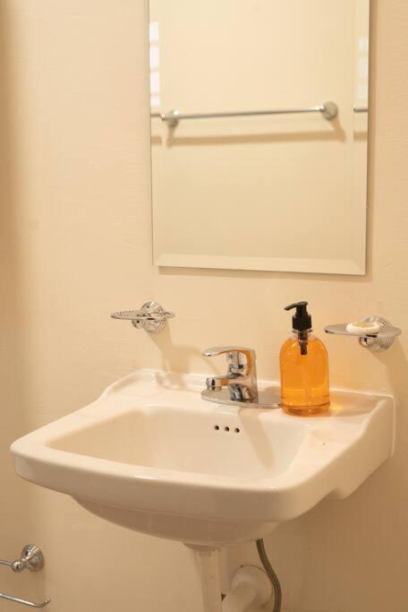 One-Bedroom House - Photo 18