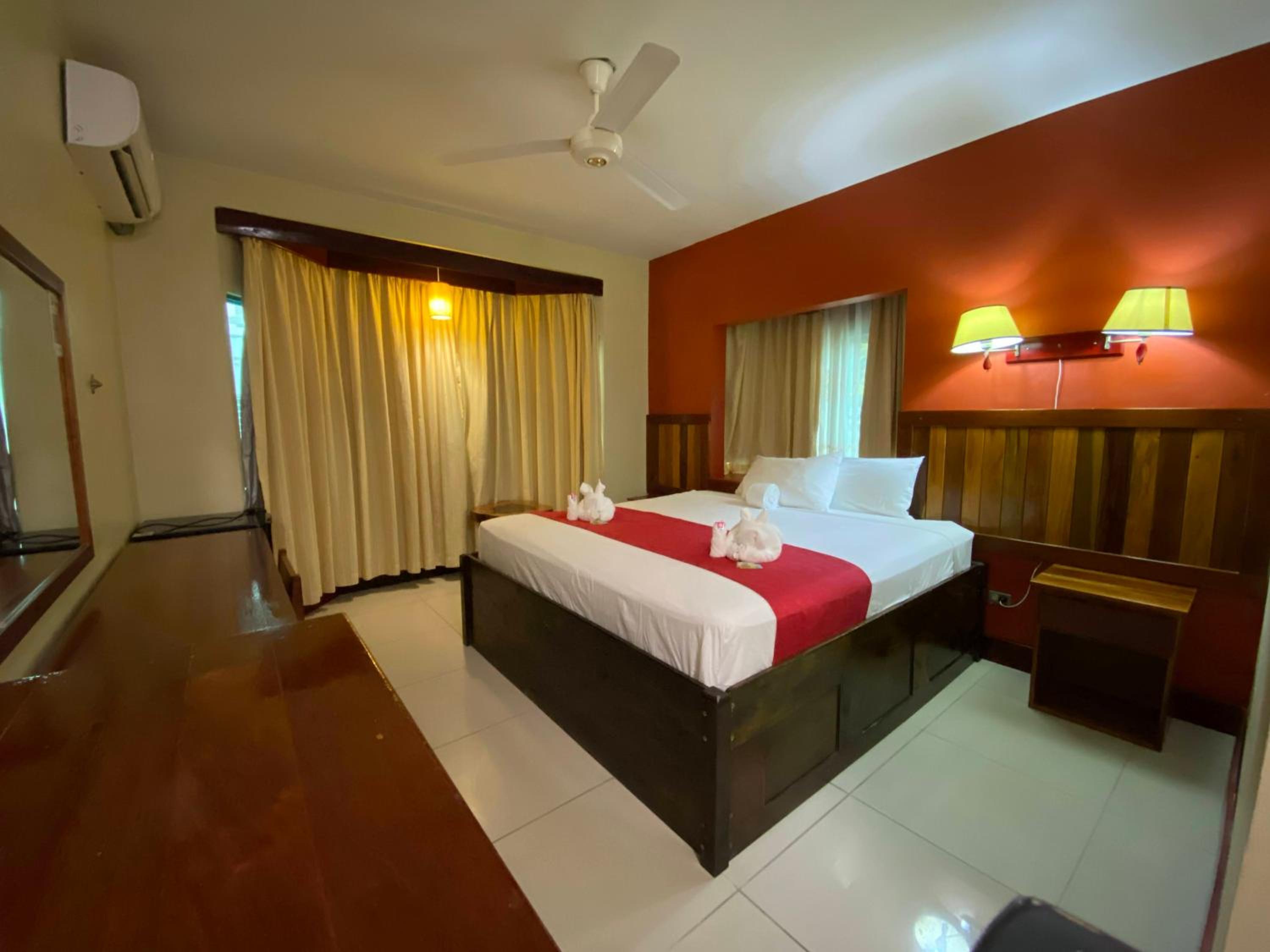 King Room with Balcony photo 1