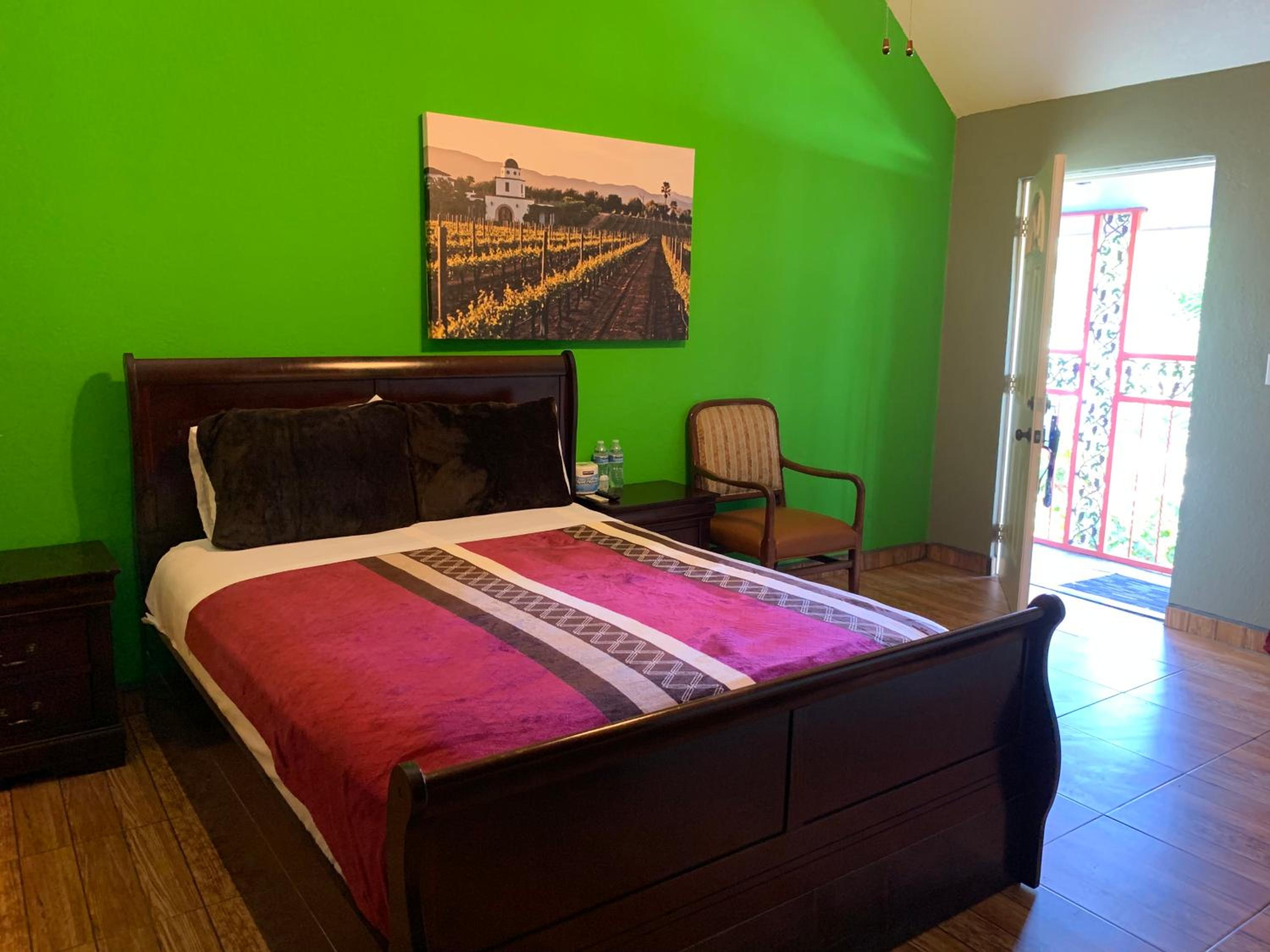 Standard Queen Room - Photo 4