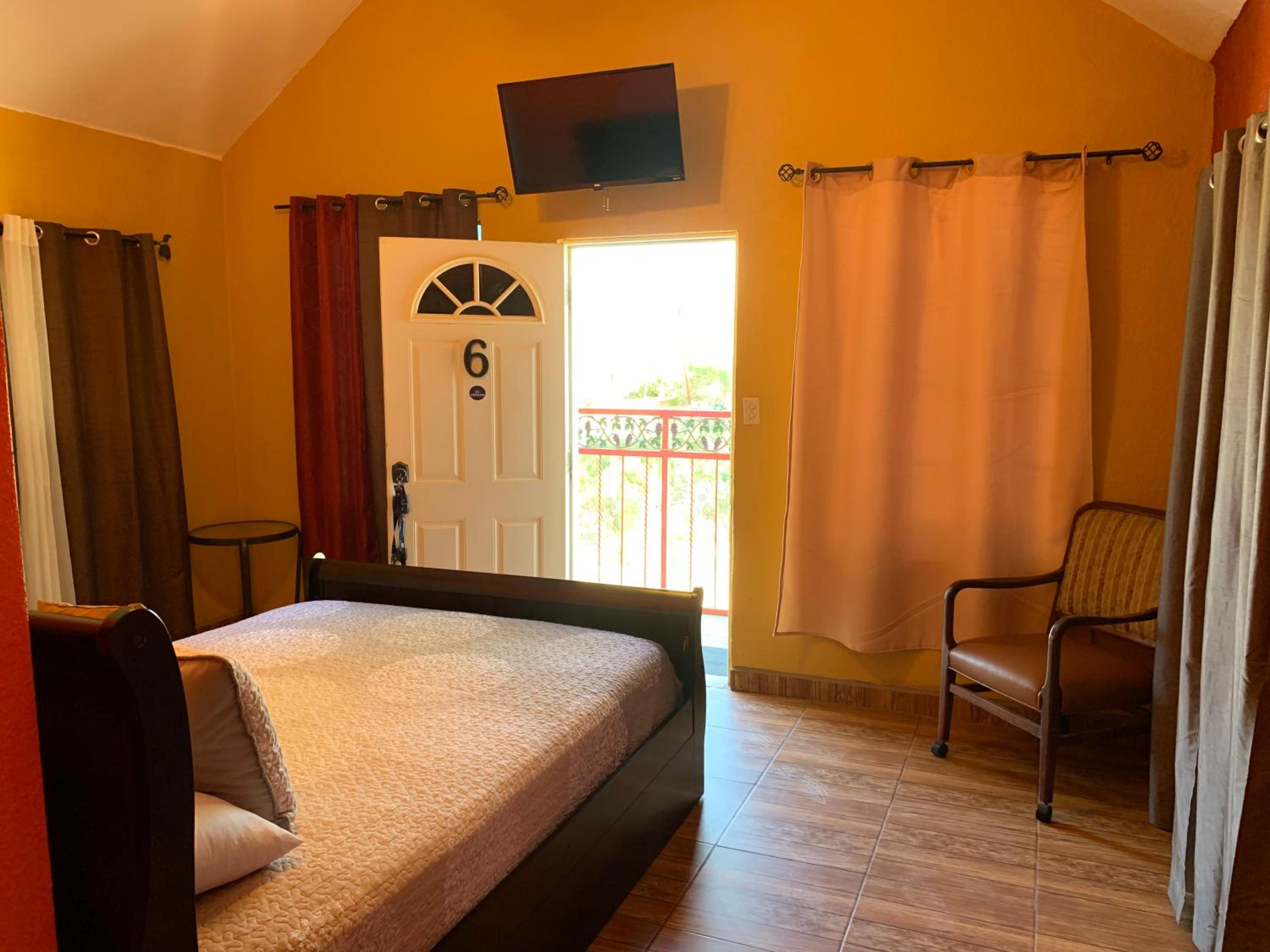 Standard Queen Room - Photo 1