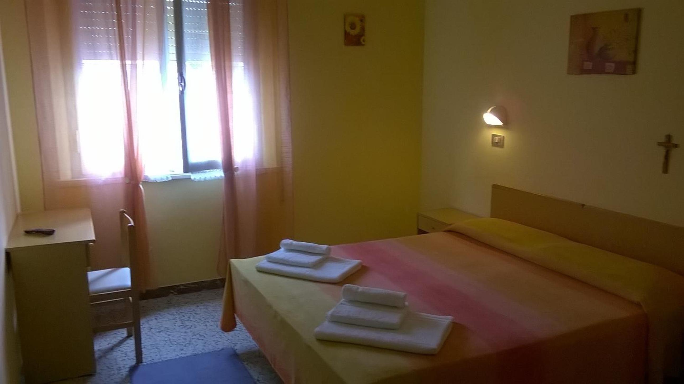 Double or Twin Room with Bathroom - Photo 16