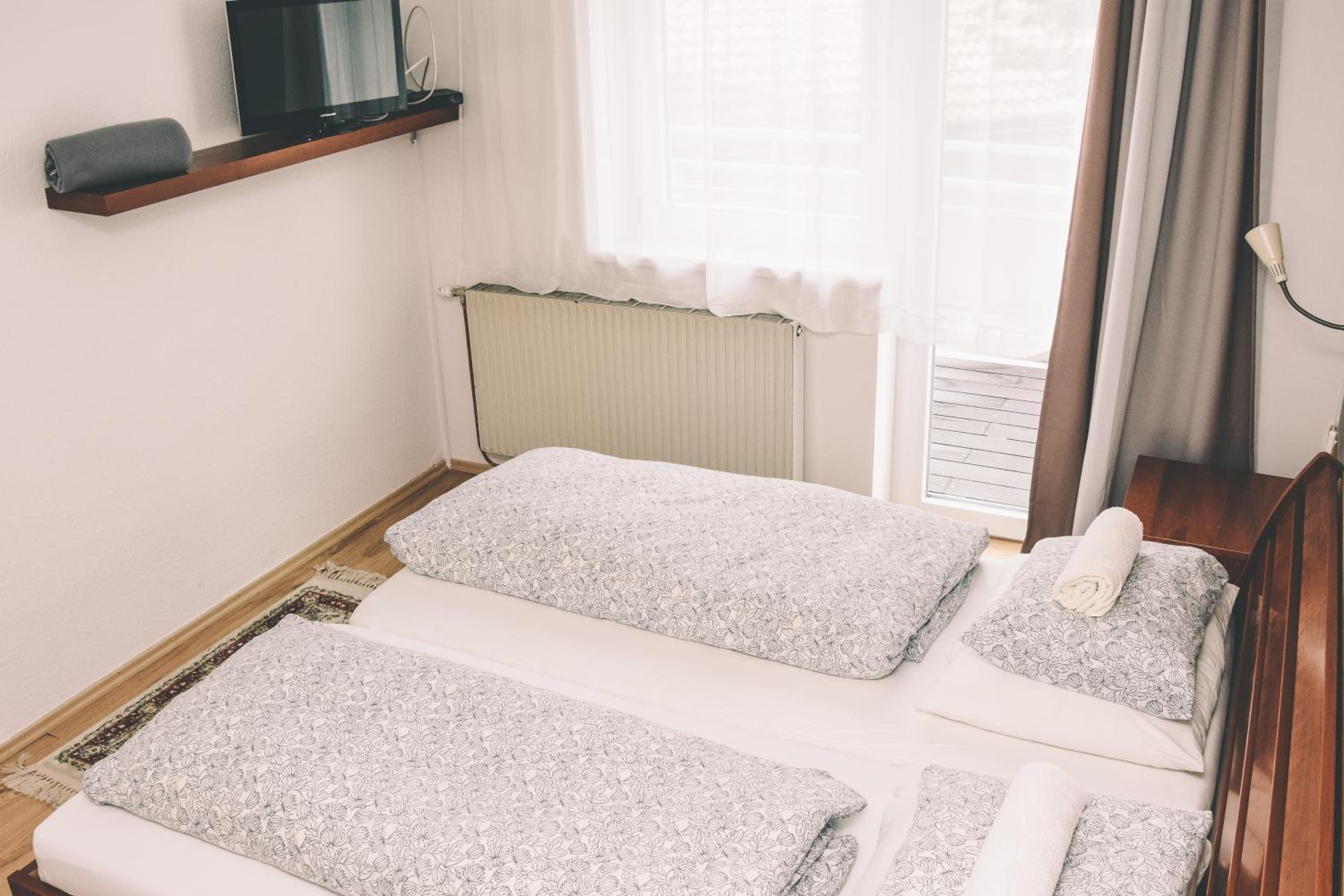 Deluxe Double Room with Balcony - Photo 7