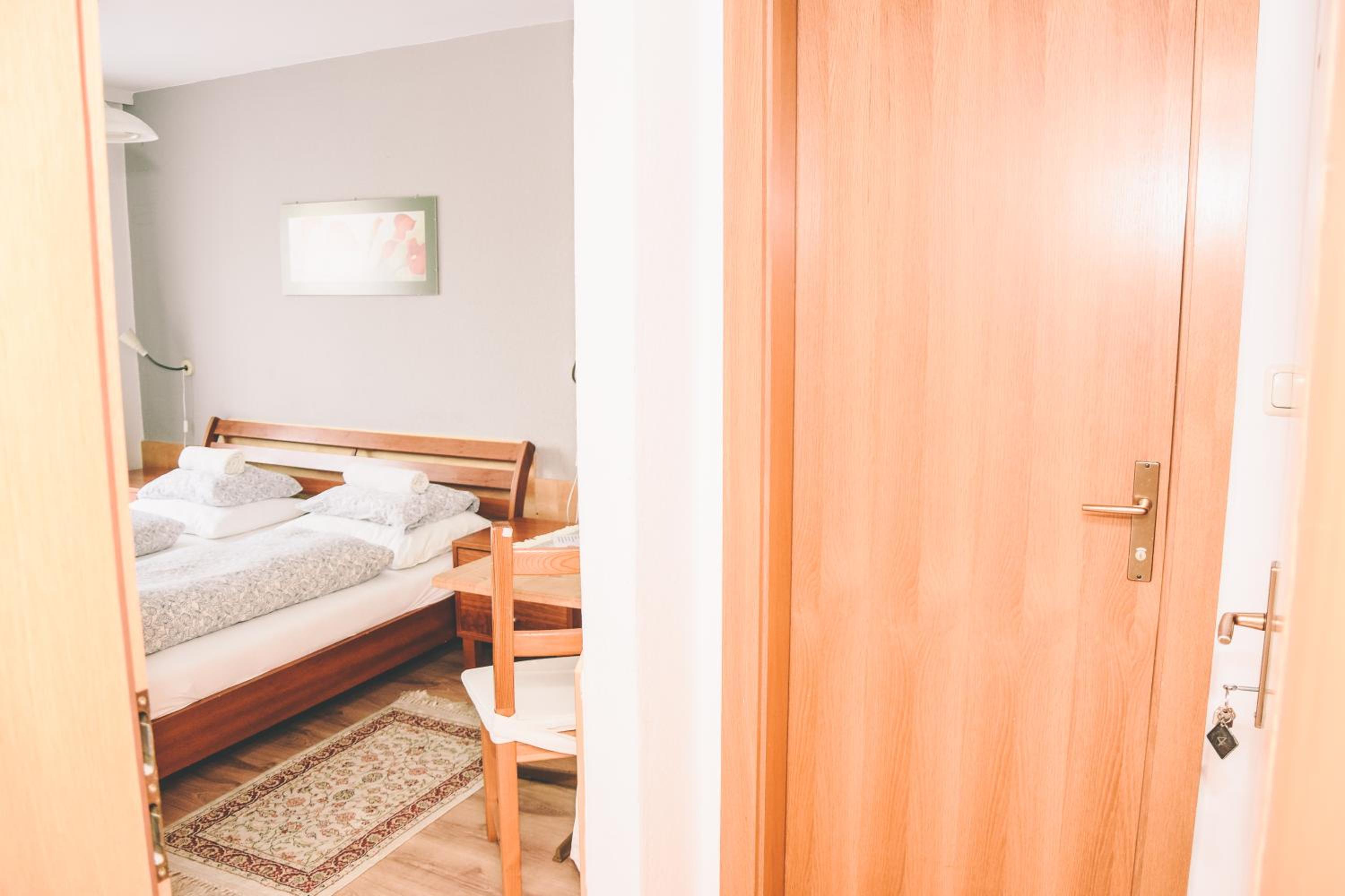 Deluxe Double Room with Balcony - Photo 8