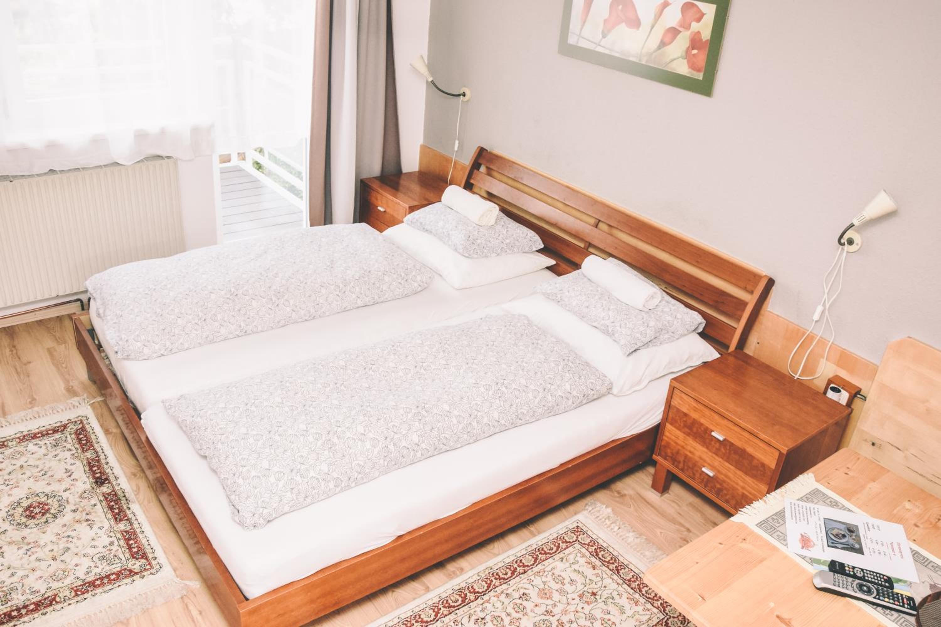 Deluxe Double Room with Balcony - Photo 10
