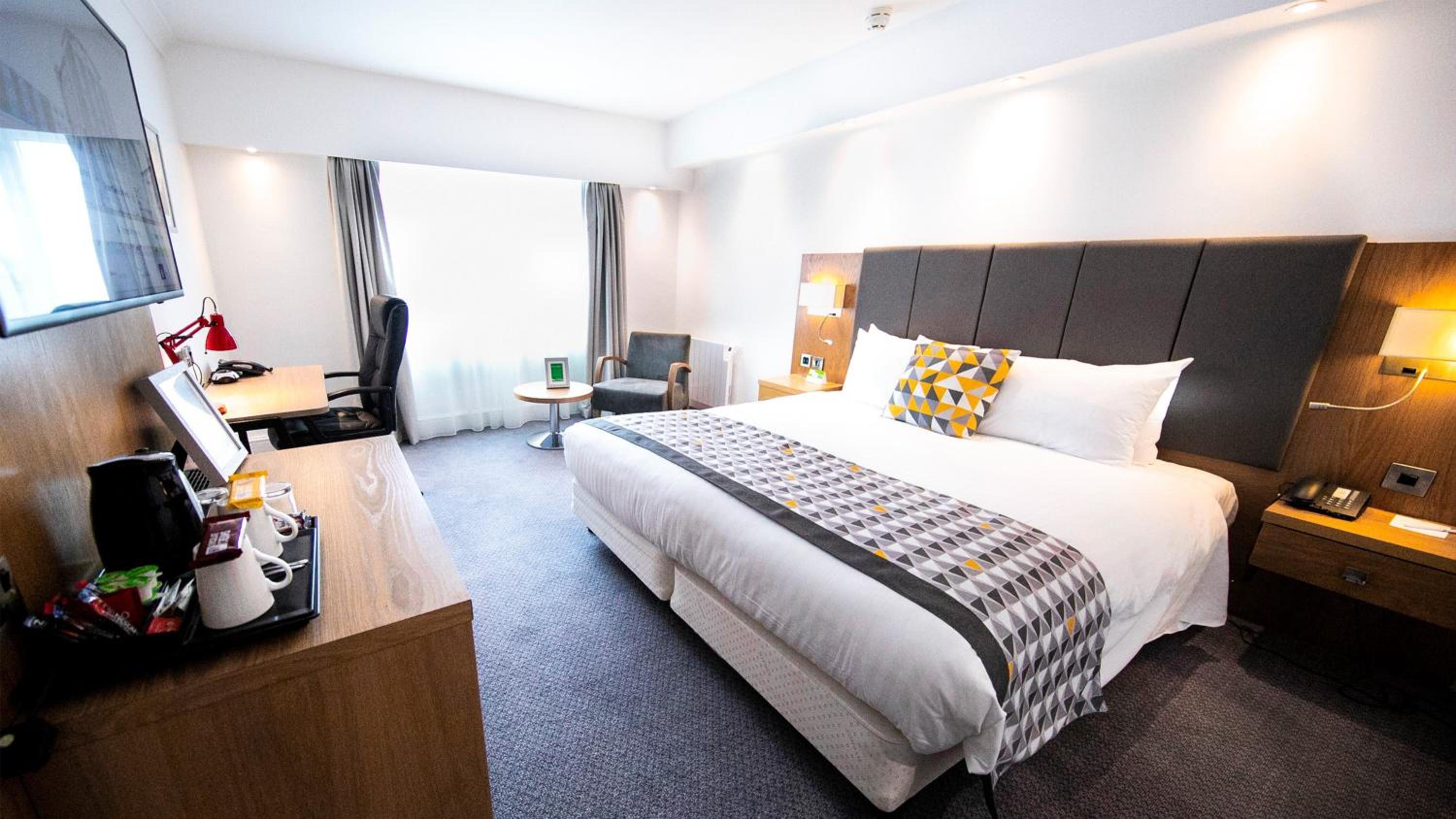 Premium King Room - Photo 4