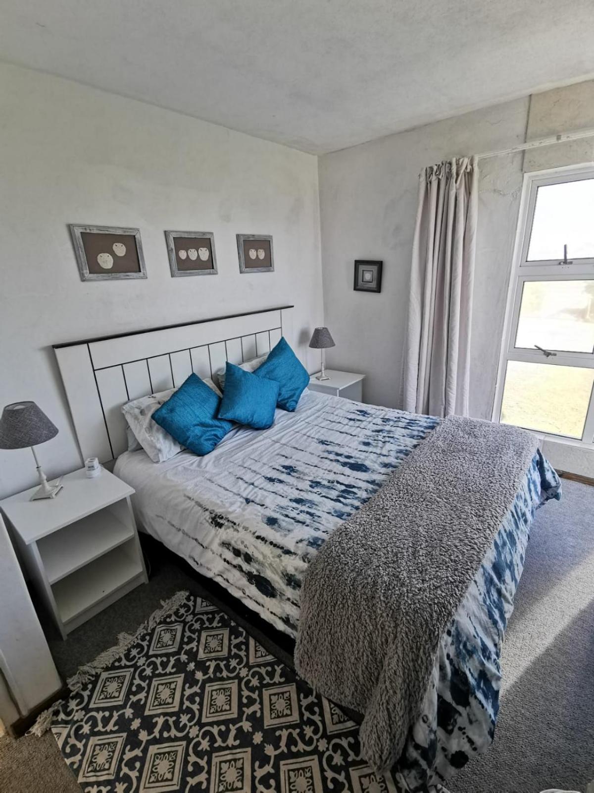 Five-Bedroom House - Photo 63