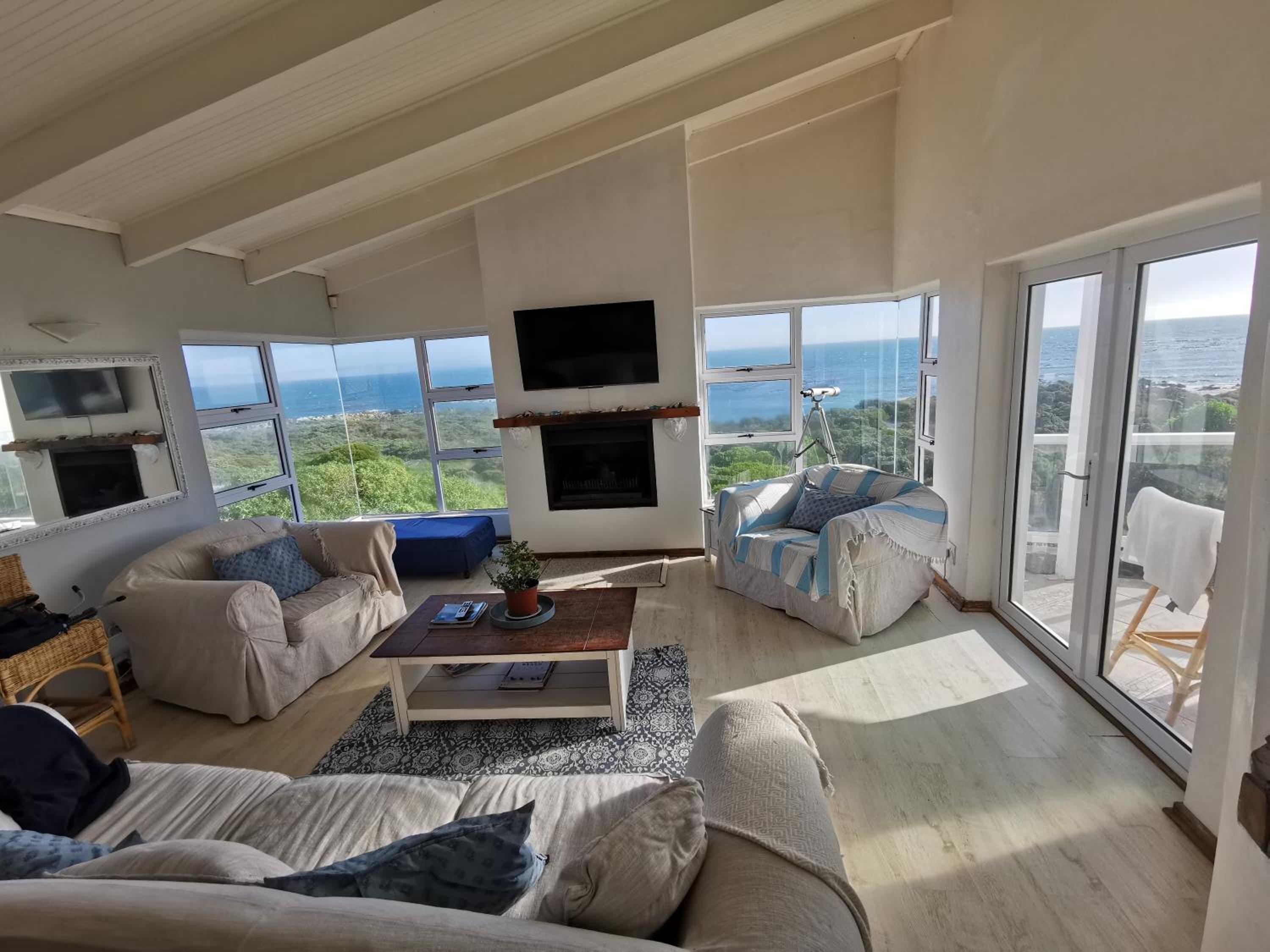 Five-Bedroom House - Photo 73