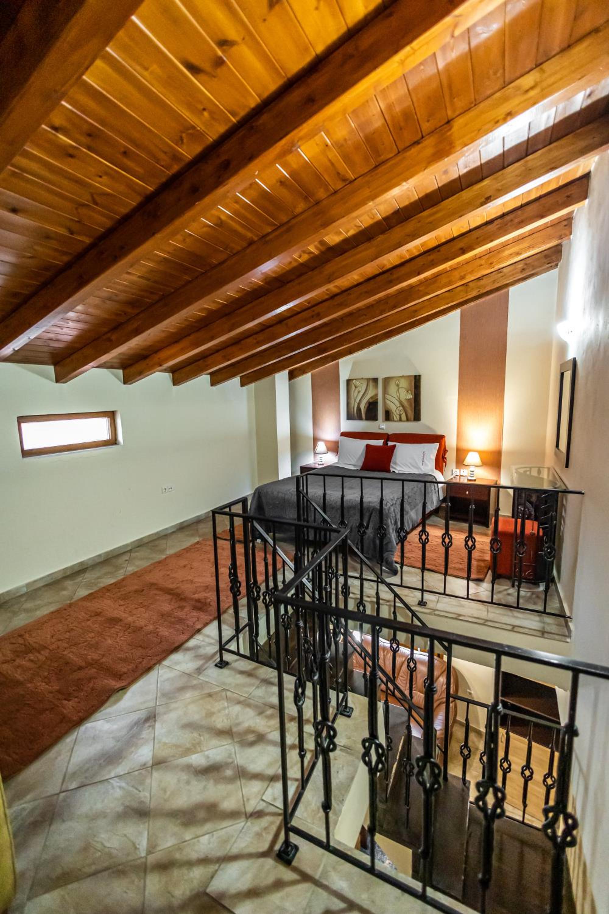 Deluxe Family Room - Photo 8