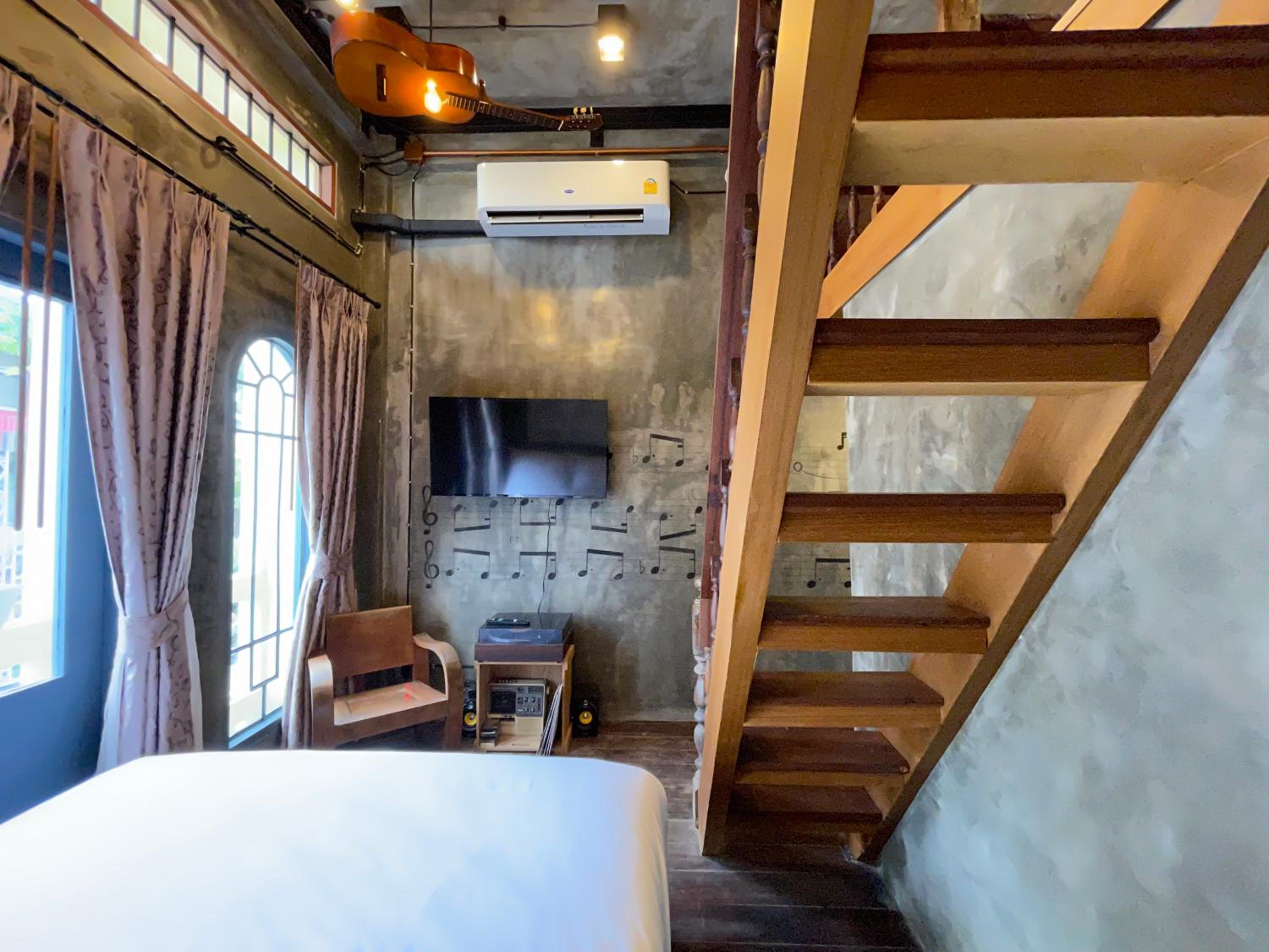 King Suite with Balcony photo 3