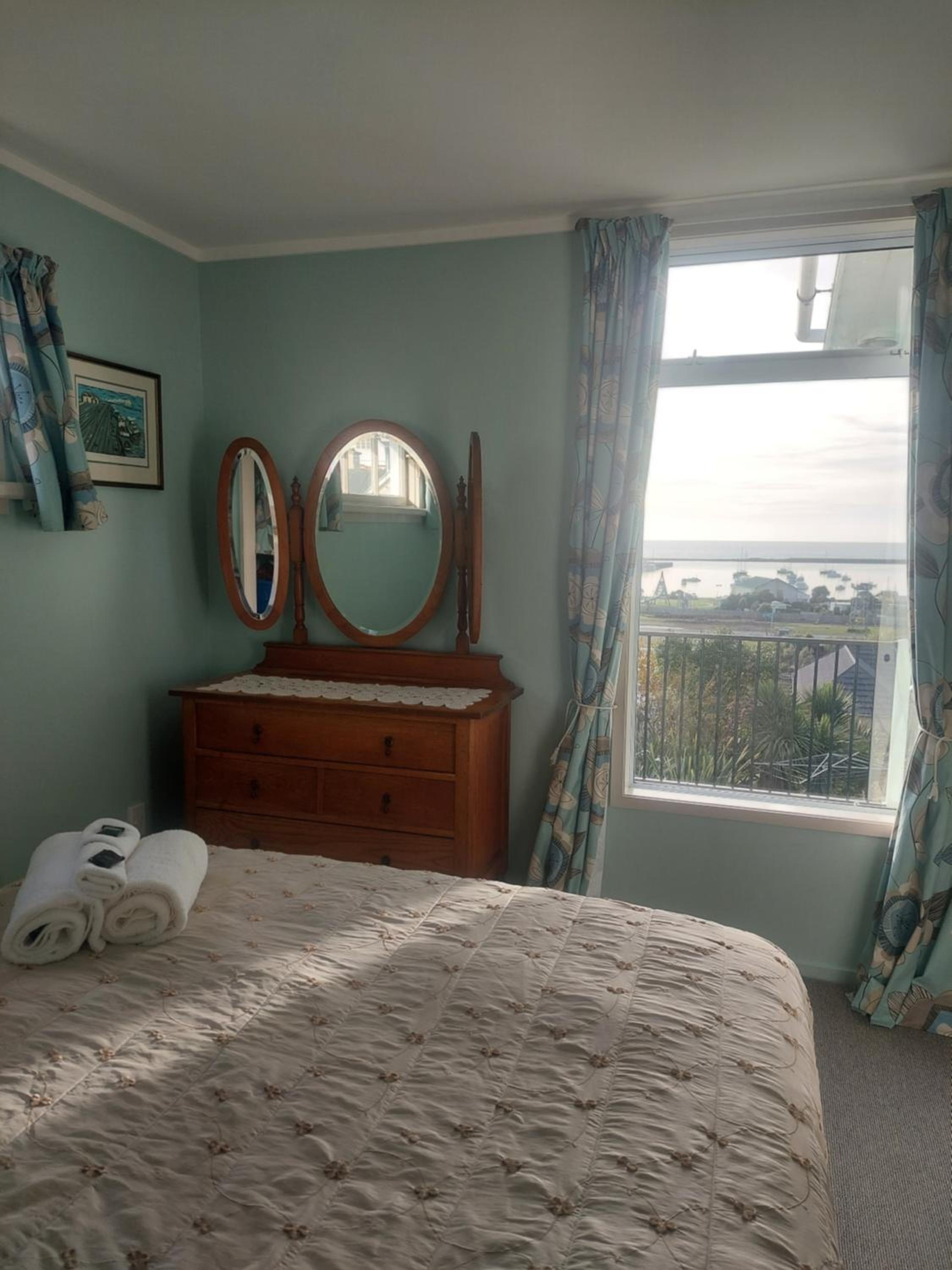 Two-Bedroom House - Photo 4