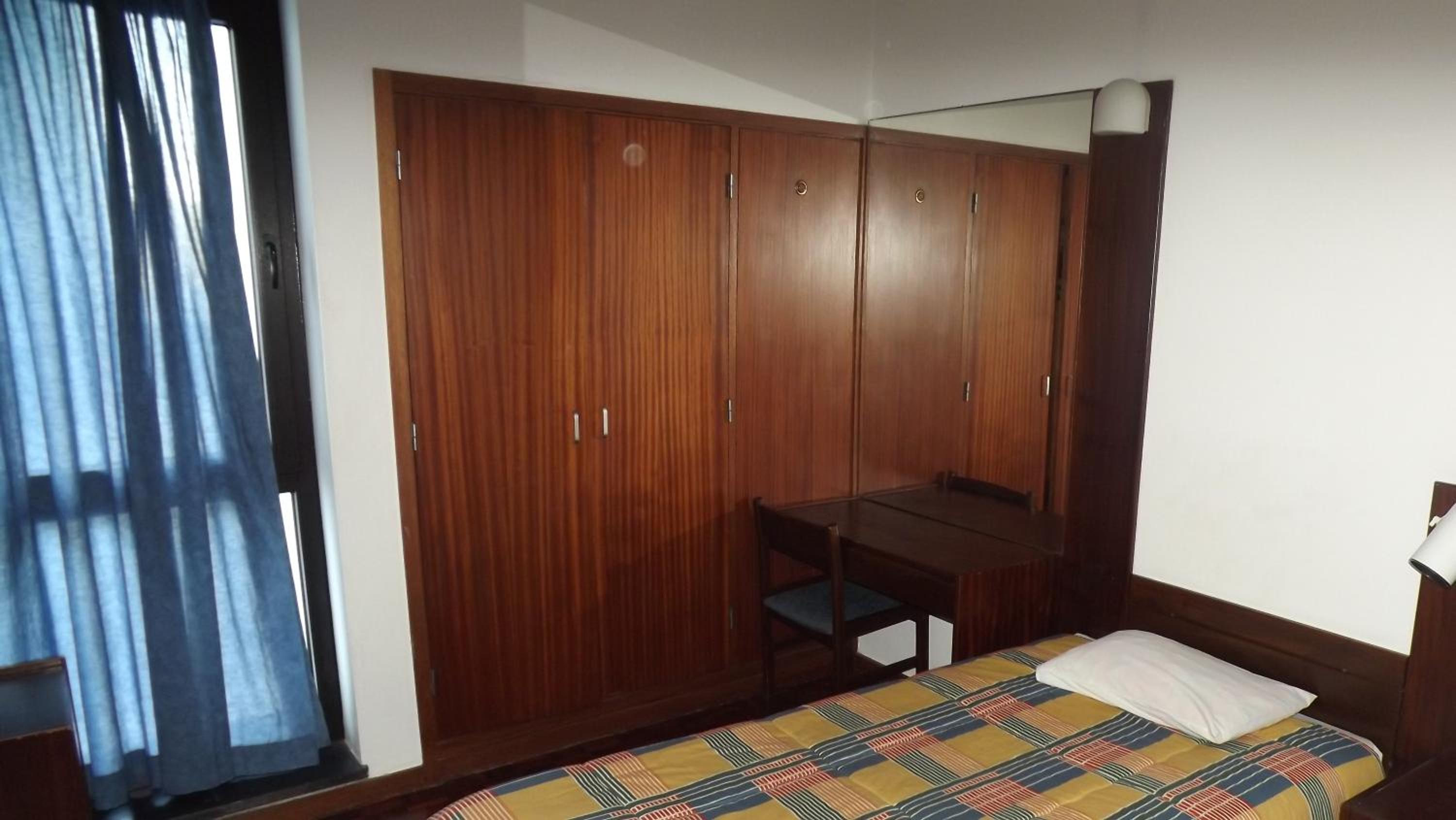 Twin Room - Photo 3