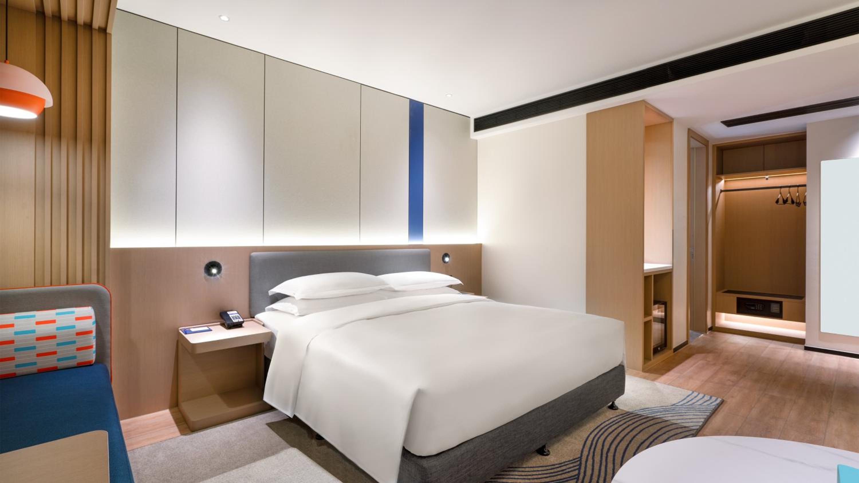 Standard King Room with River View - Photo 4