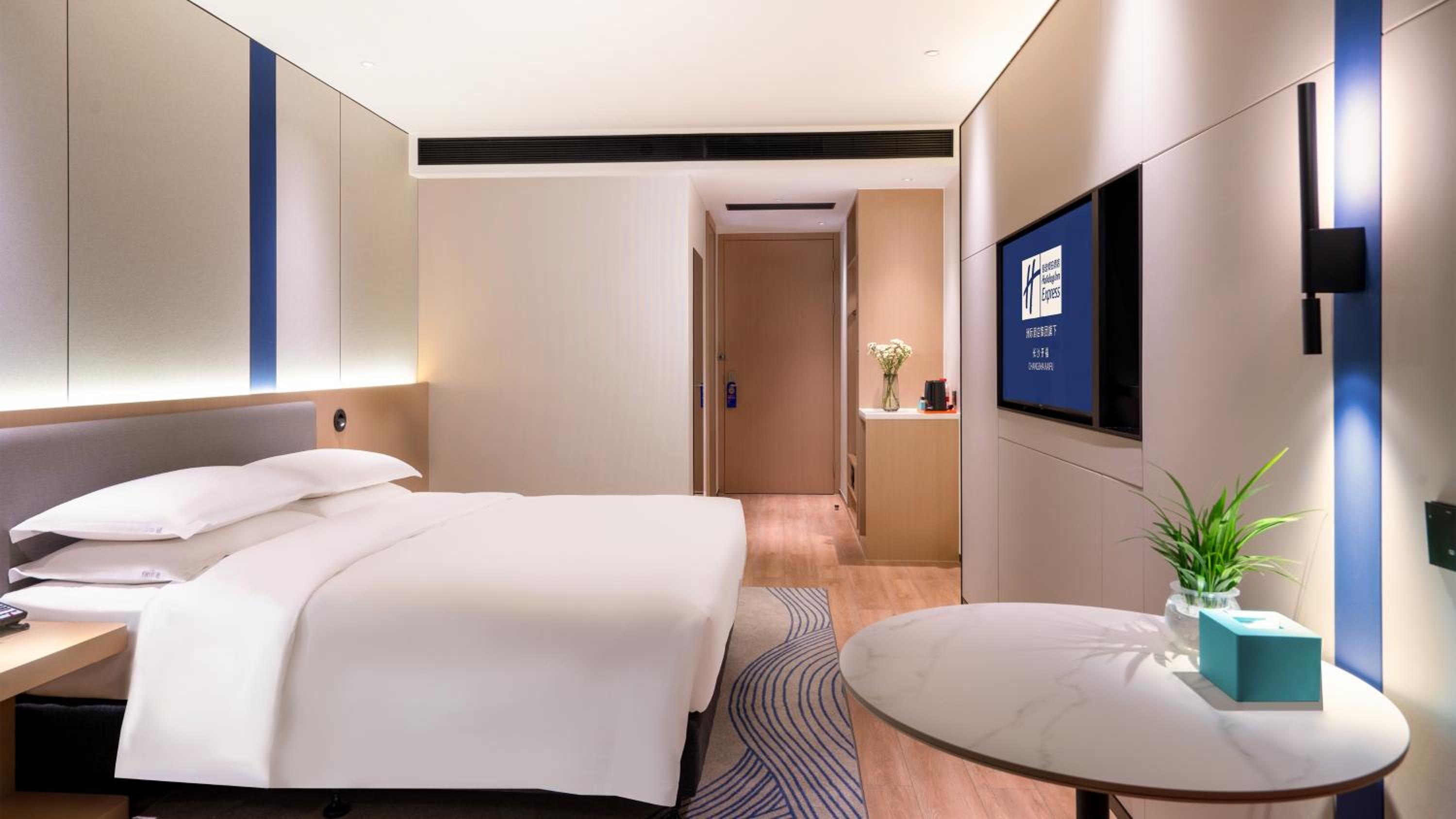 Standard King Room - Photo 6