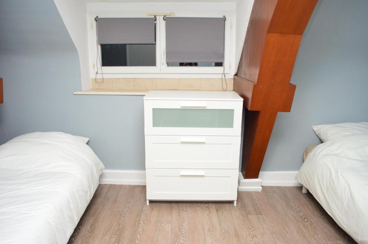 Twin Room with Shared Bathroom photo 3