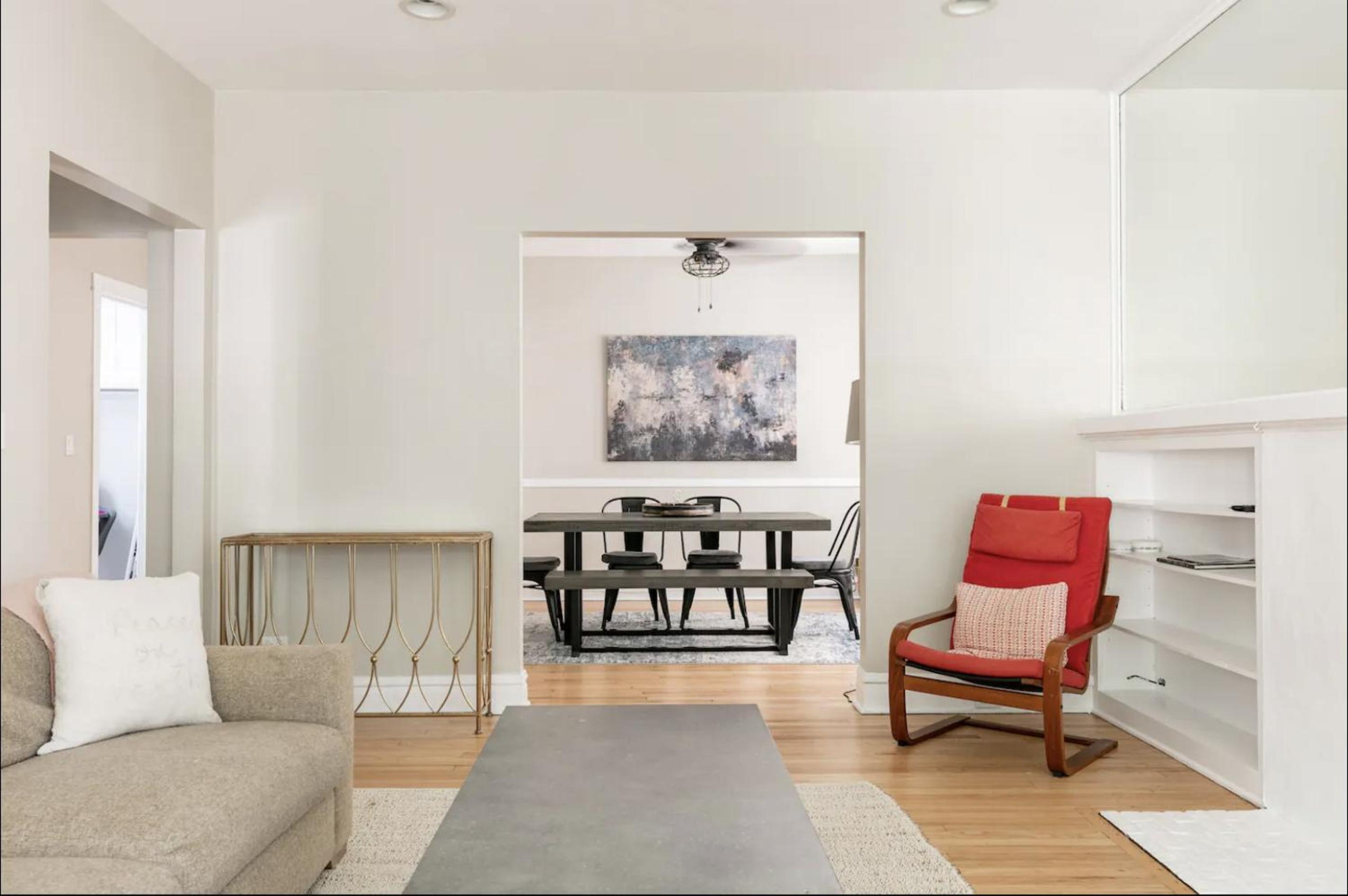 Six-Bedroom House photo 1