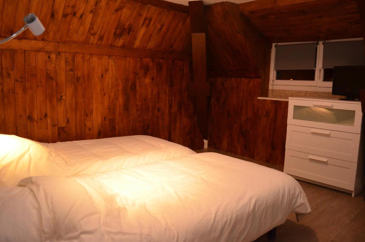 Twin Room with Shared Bathroom photo 1