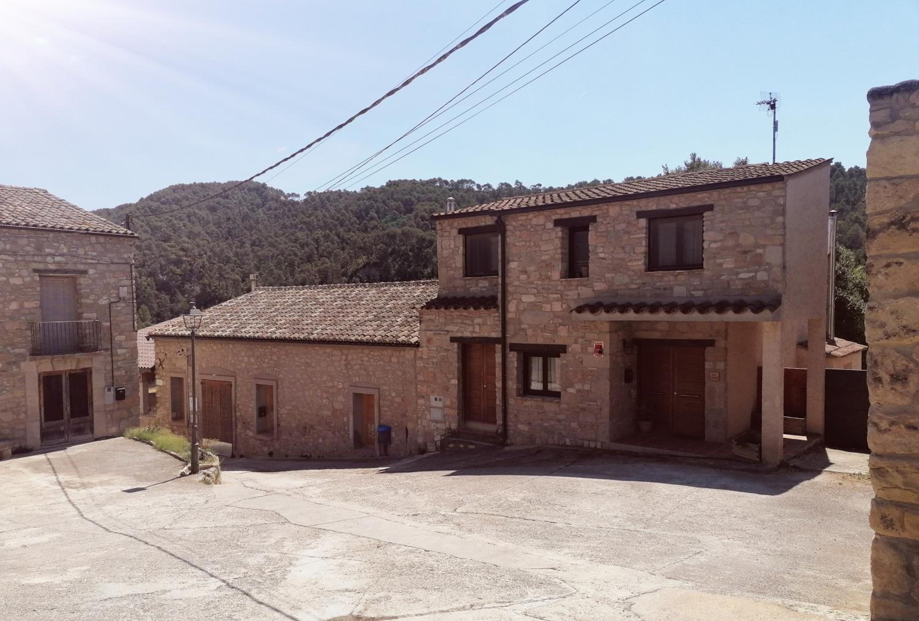 Three-Bedroom House photo 2