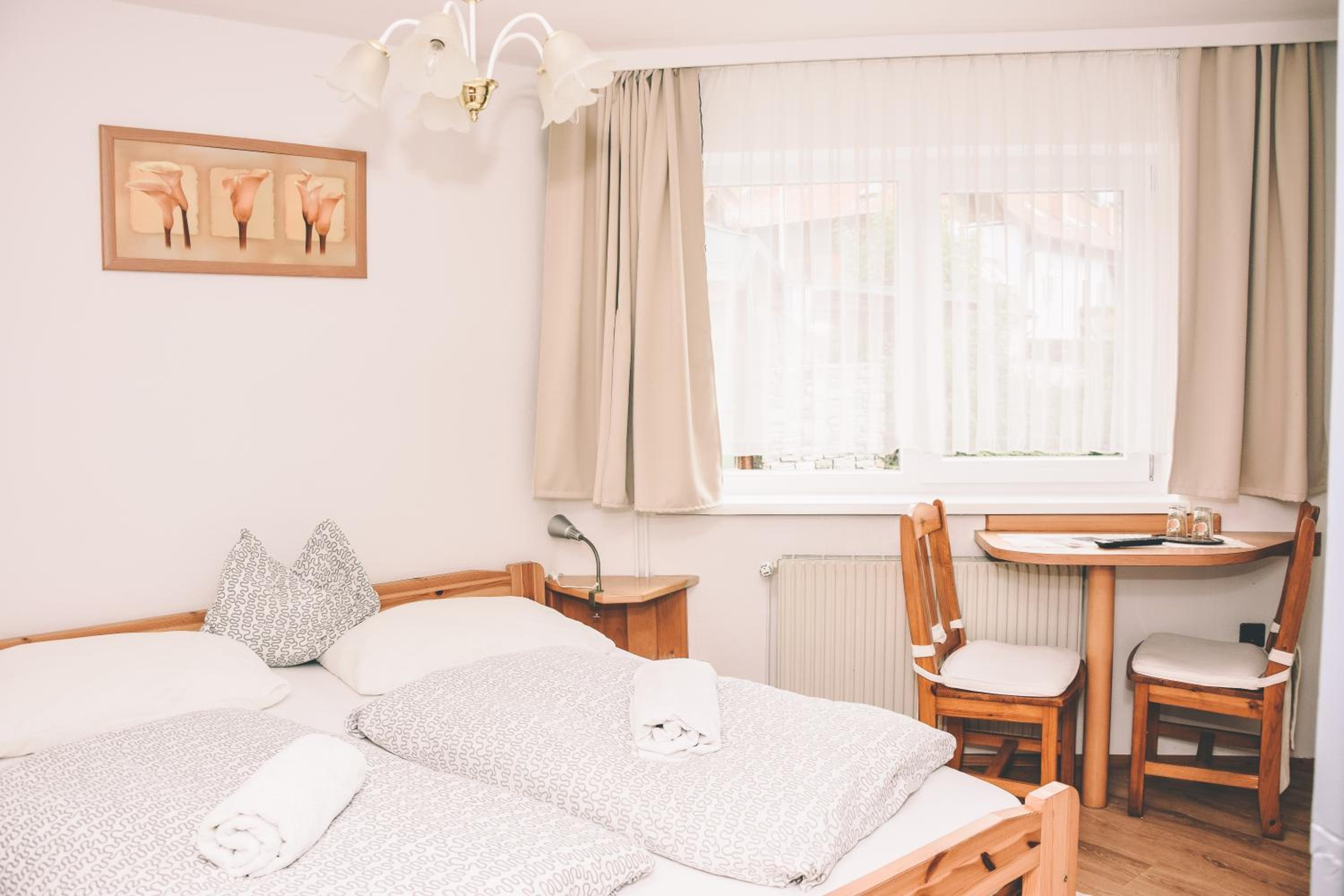Deluxe Double Room with Bath - Photo 10