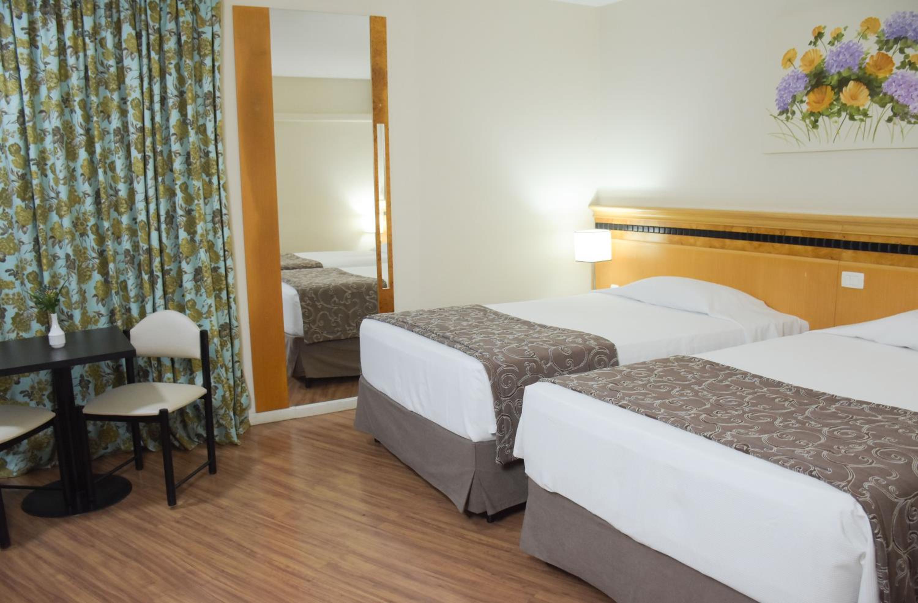 Standard Twin Room - Photo 5