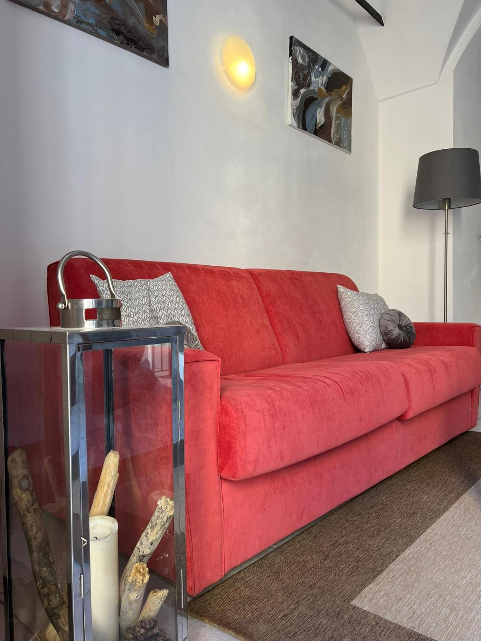 One-Bedroom Apartment photo 1