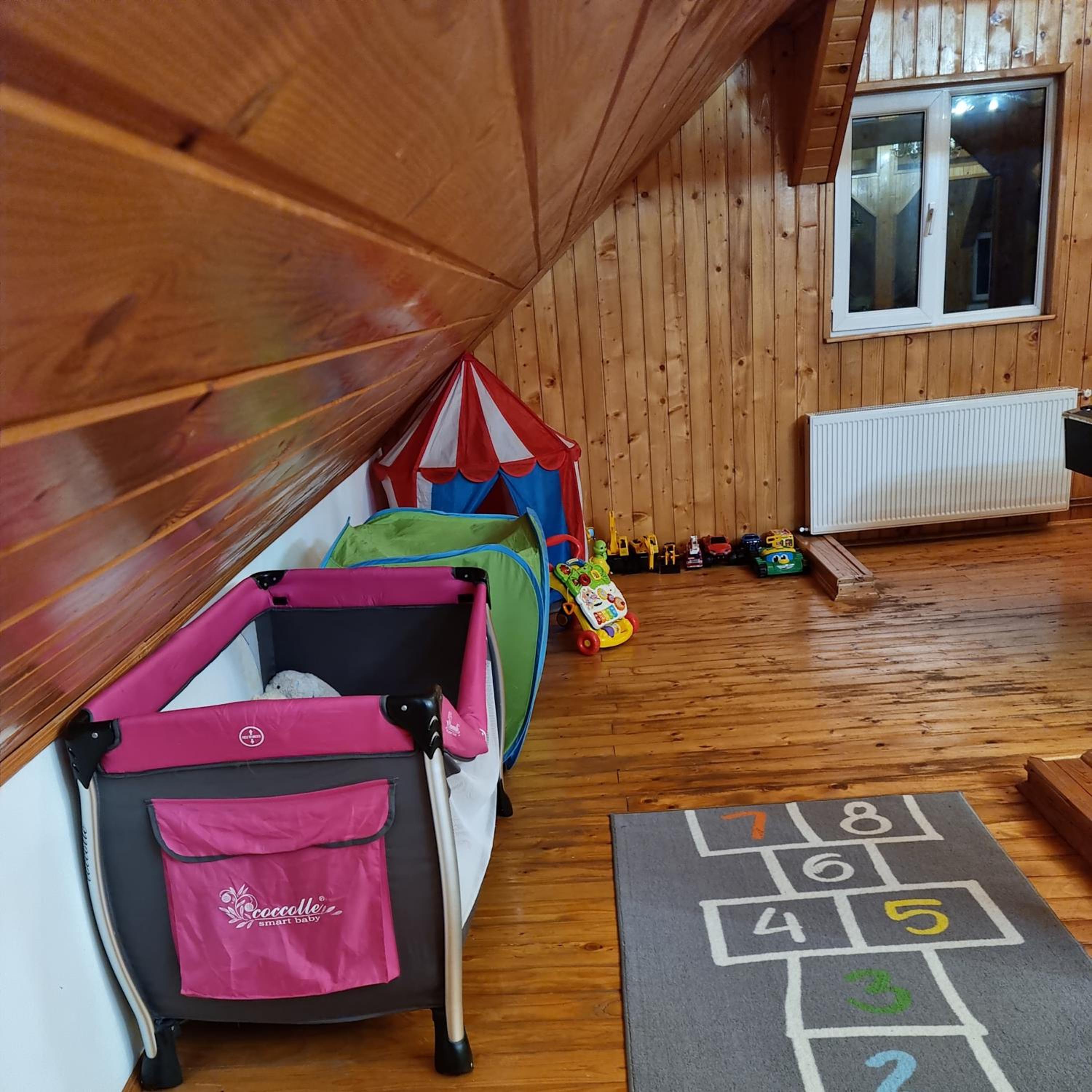Five-Bedroom House - Photo 36