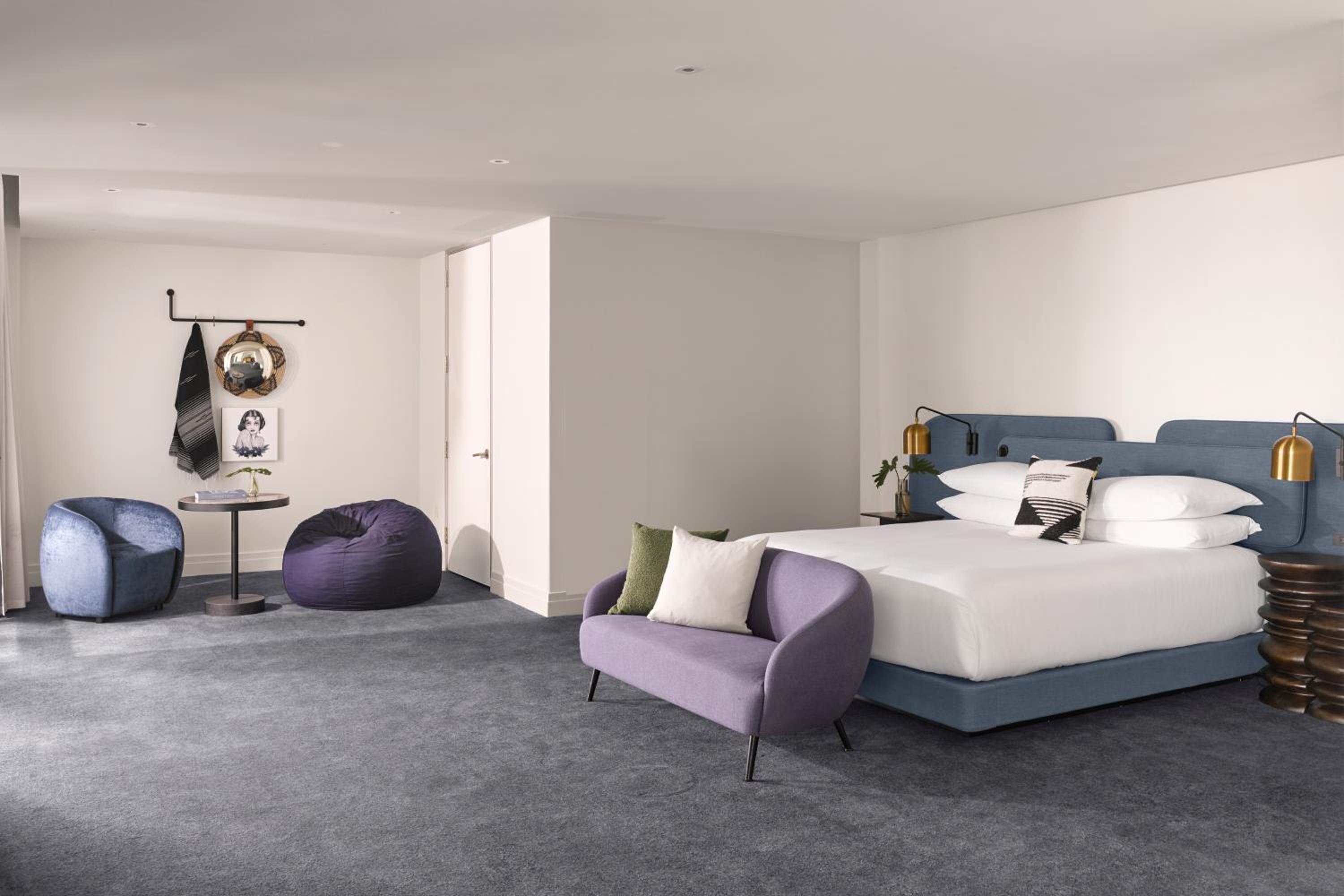Skyline Loft Junior King Suite with Two Balconies and City View