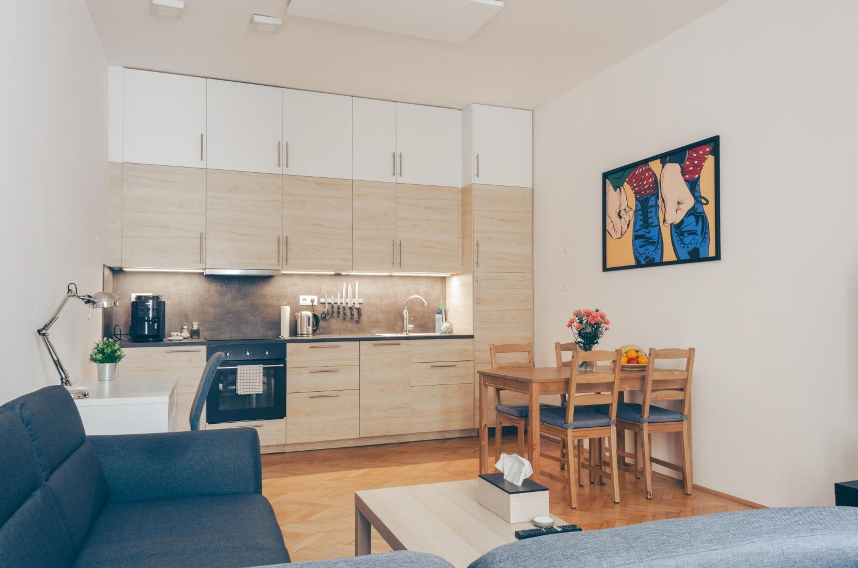 Apartment with Balcony - Photo 9
