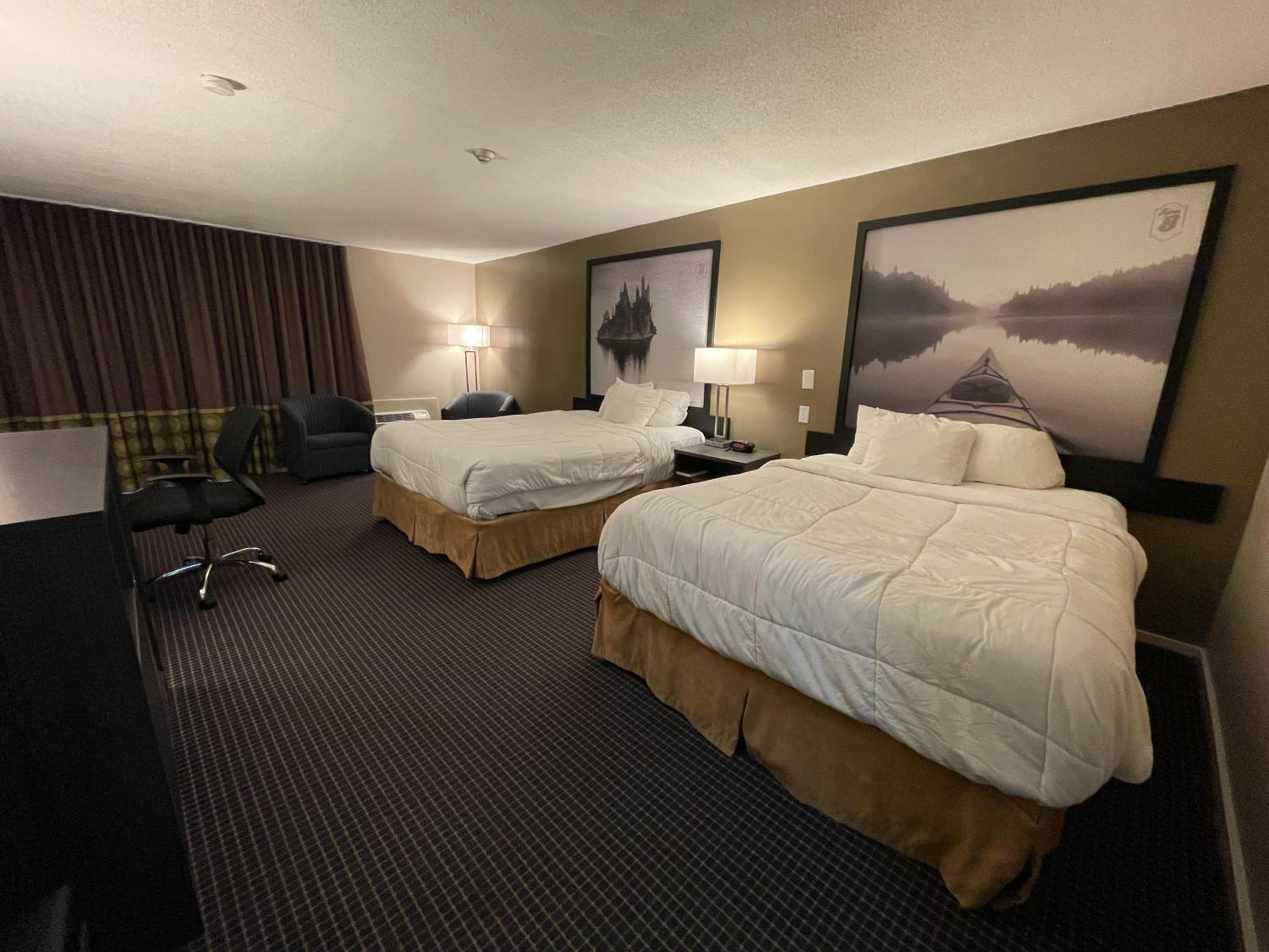 Queen Room with Two Queen Beds and Courtyard View - Non-Smoking - Photo 1
