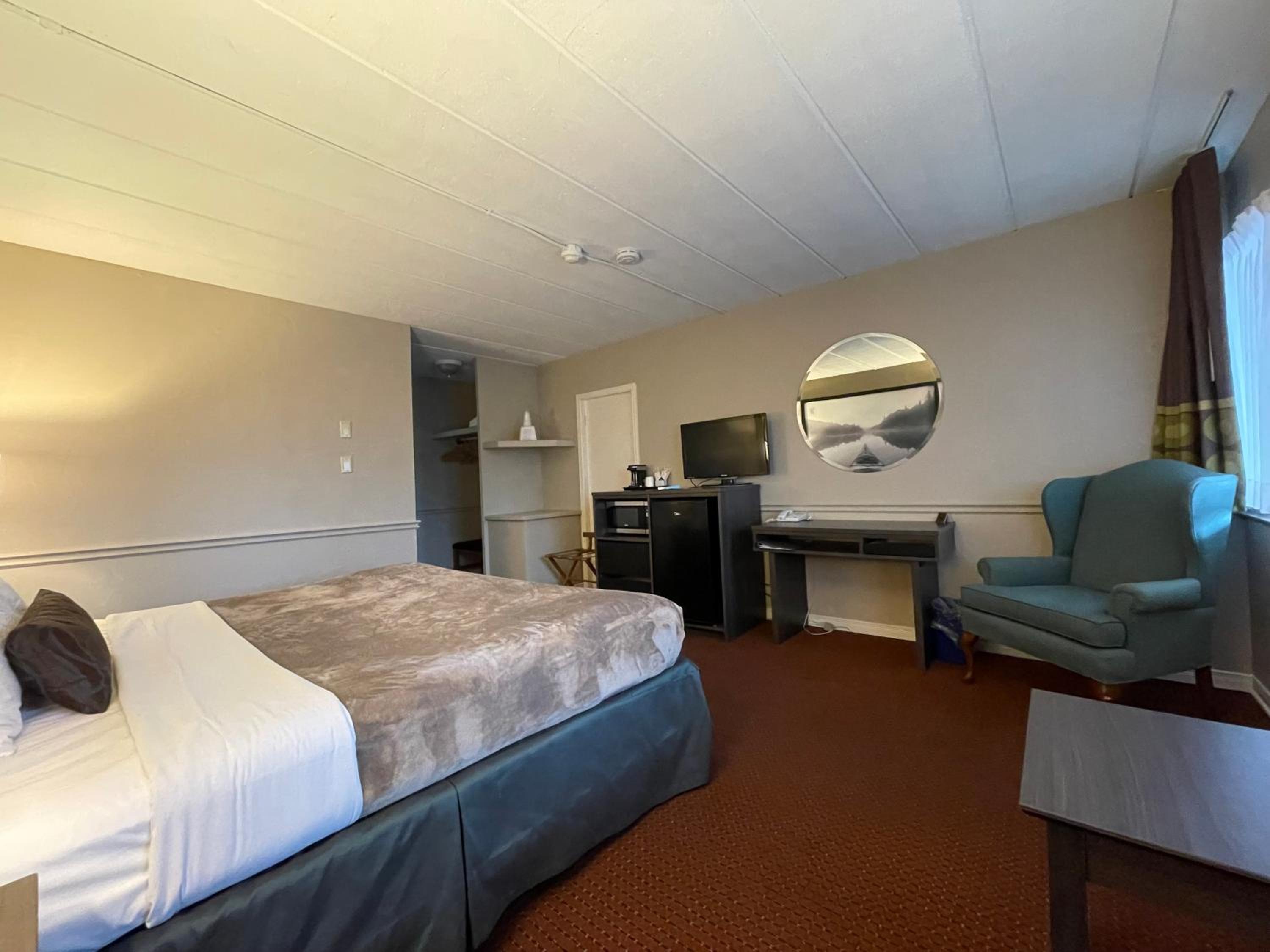 King Room - Non-Smoking - Photo 1