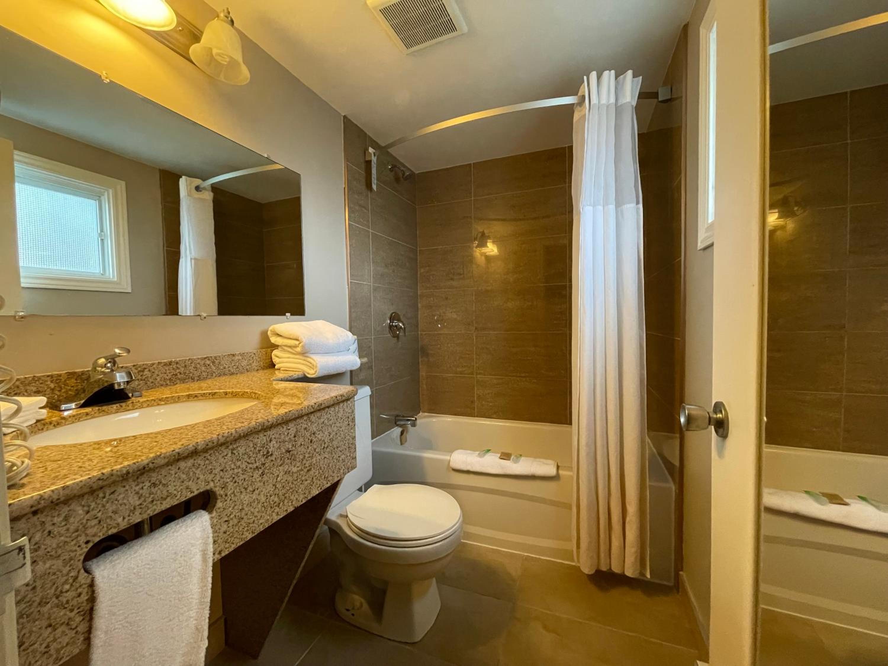 King Room - Non-Smoking - Photo 2