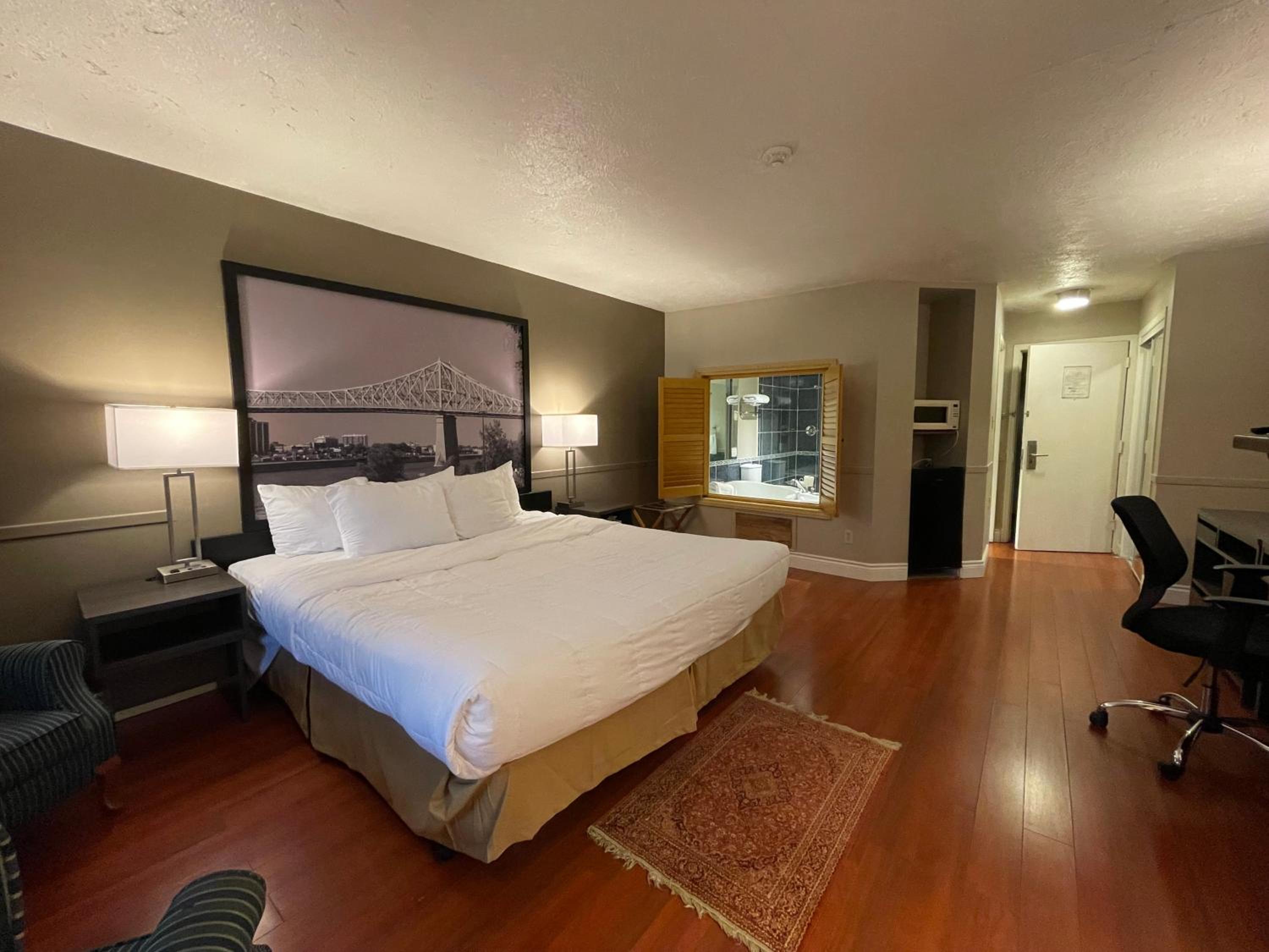 Executive King Suite - Non-Smoking - Photo 1