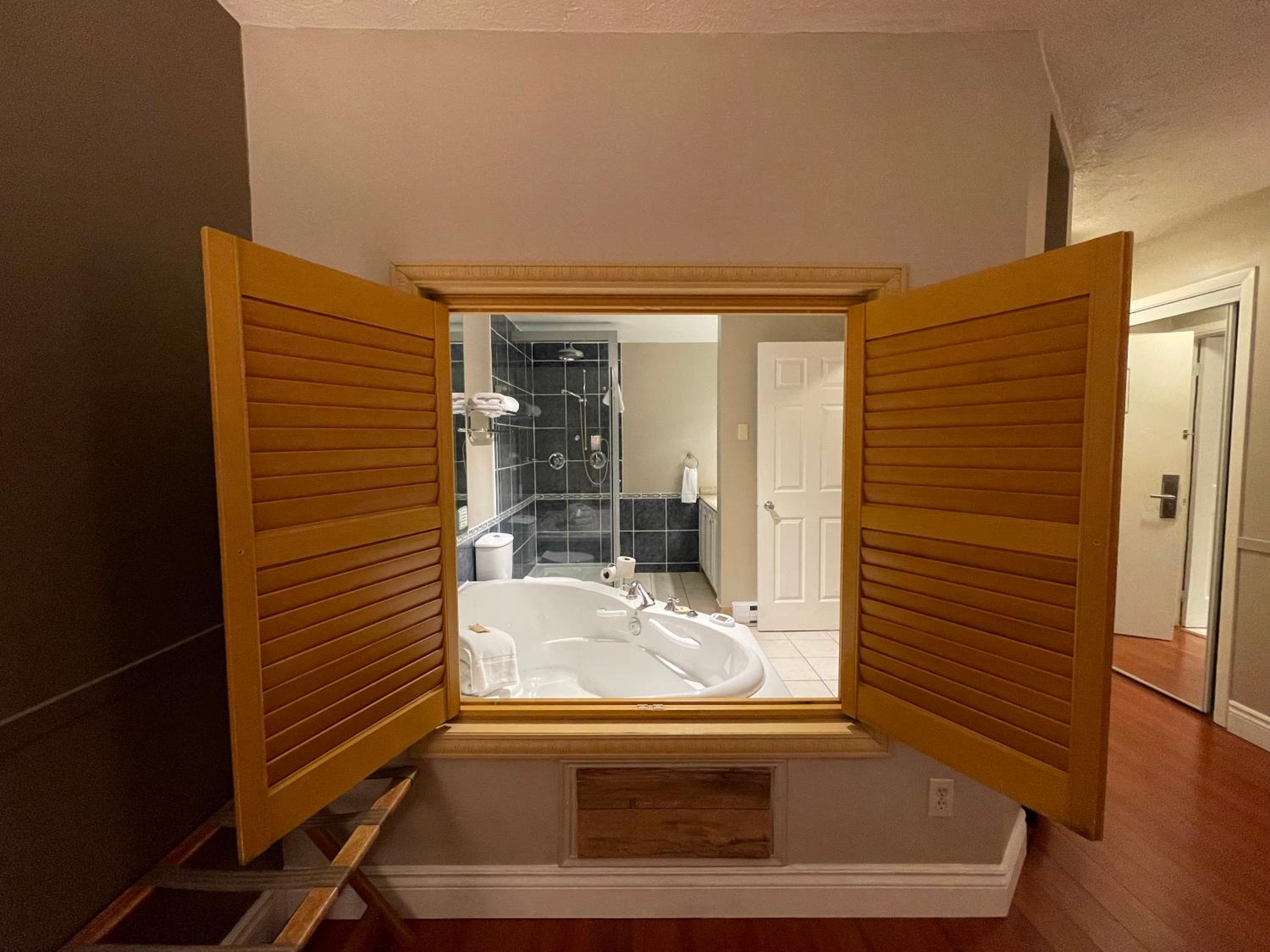 Executive King Suite - Non-Smoking - Photo 2
