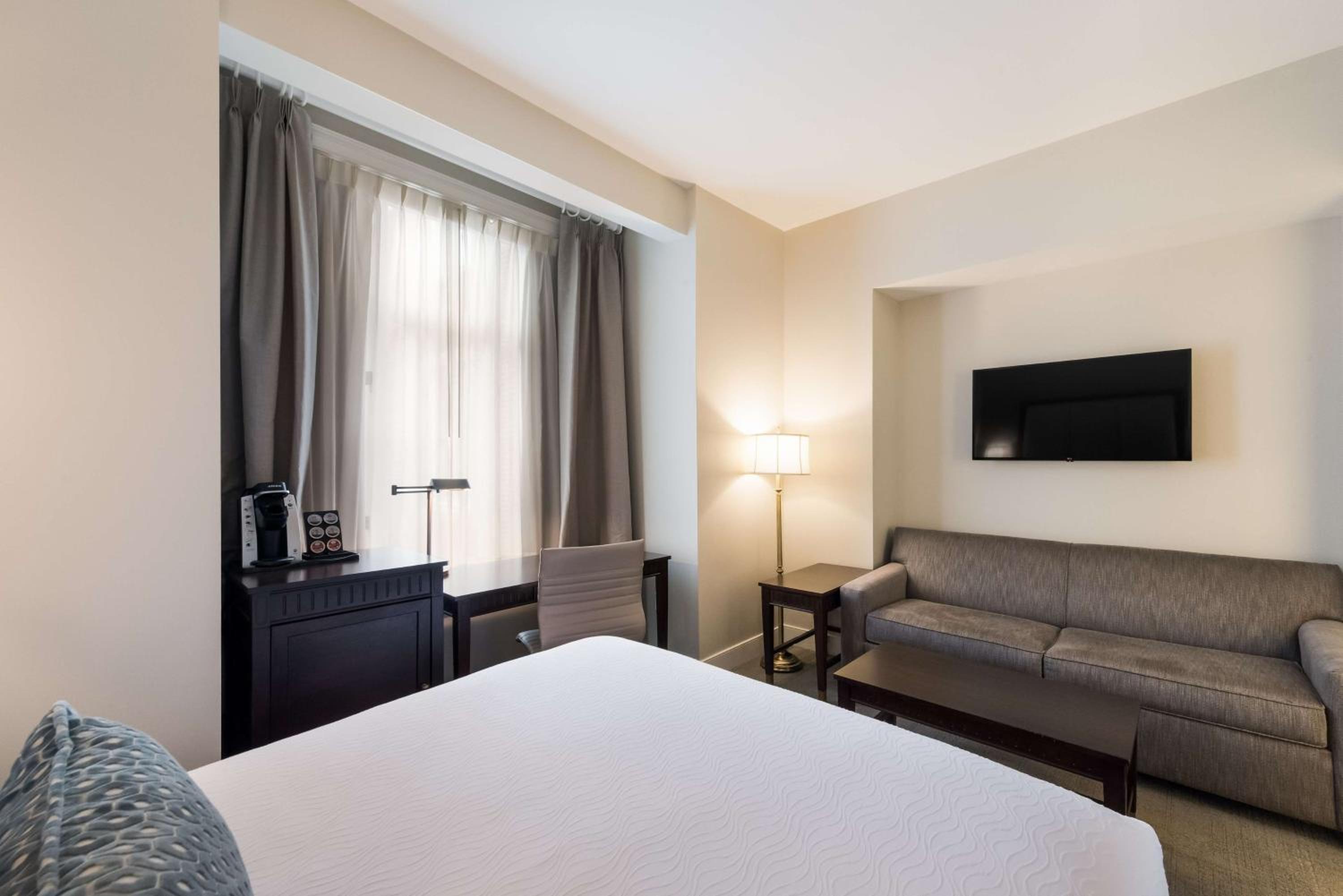 Standard Room, 2 Queen Beds, Non Smoking (Walk-in Shower)