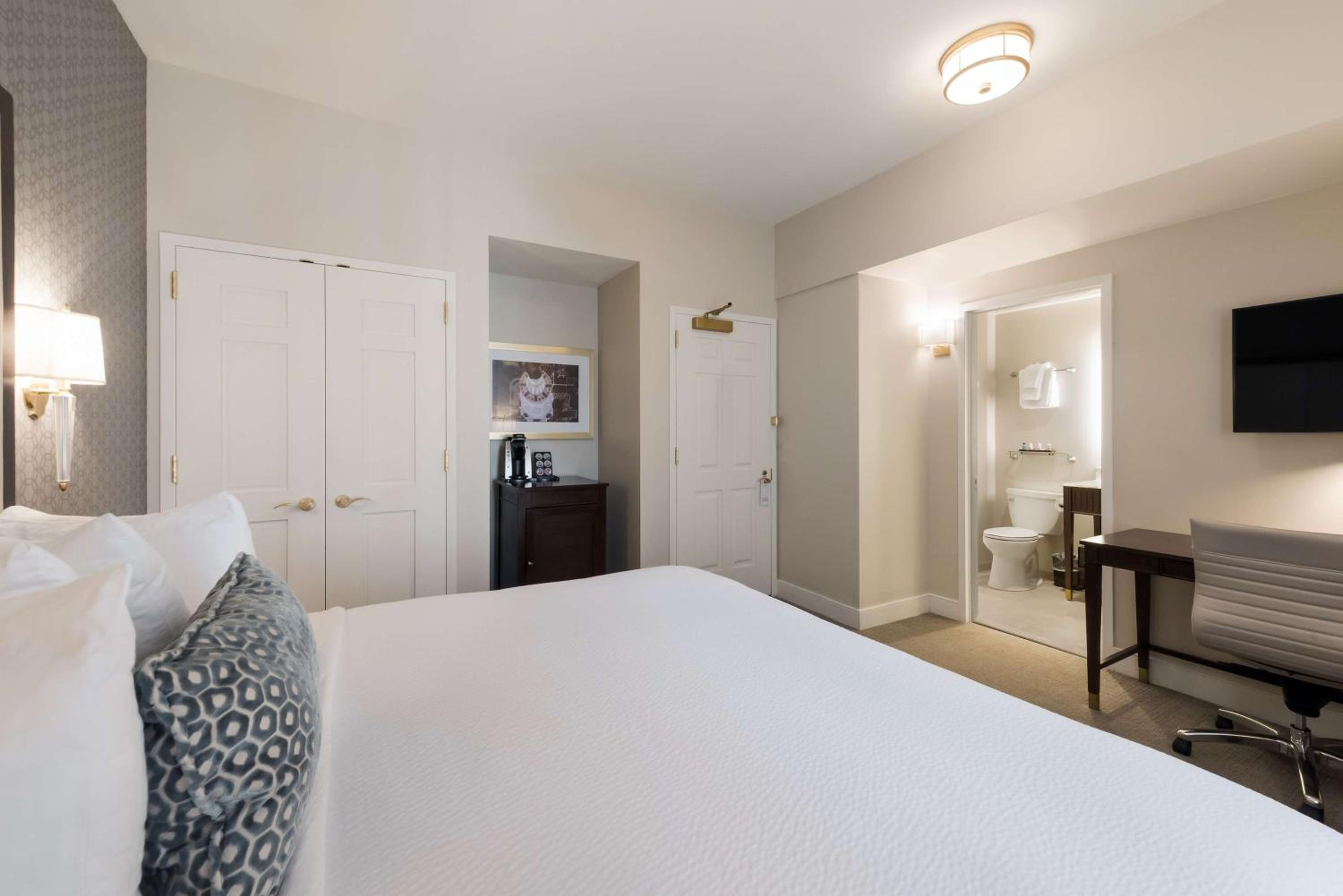 Superior King Room with View - Non-Smoking