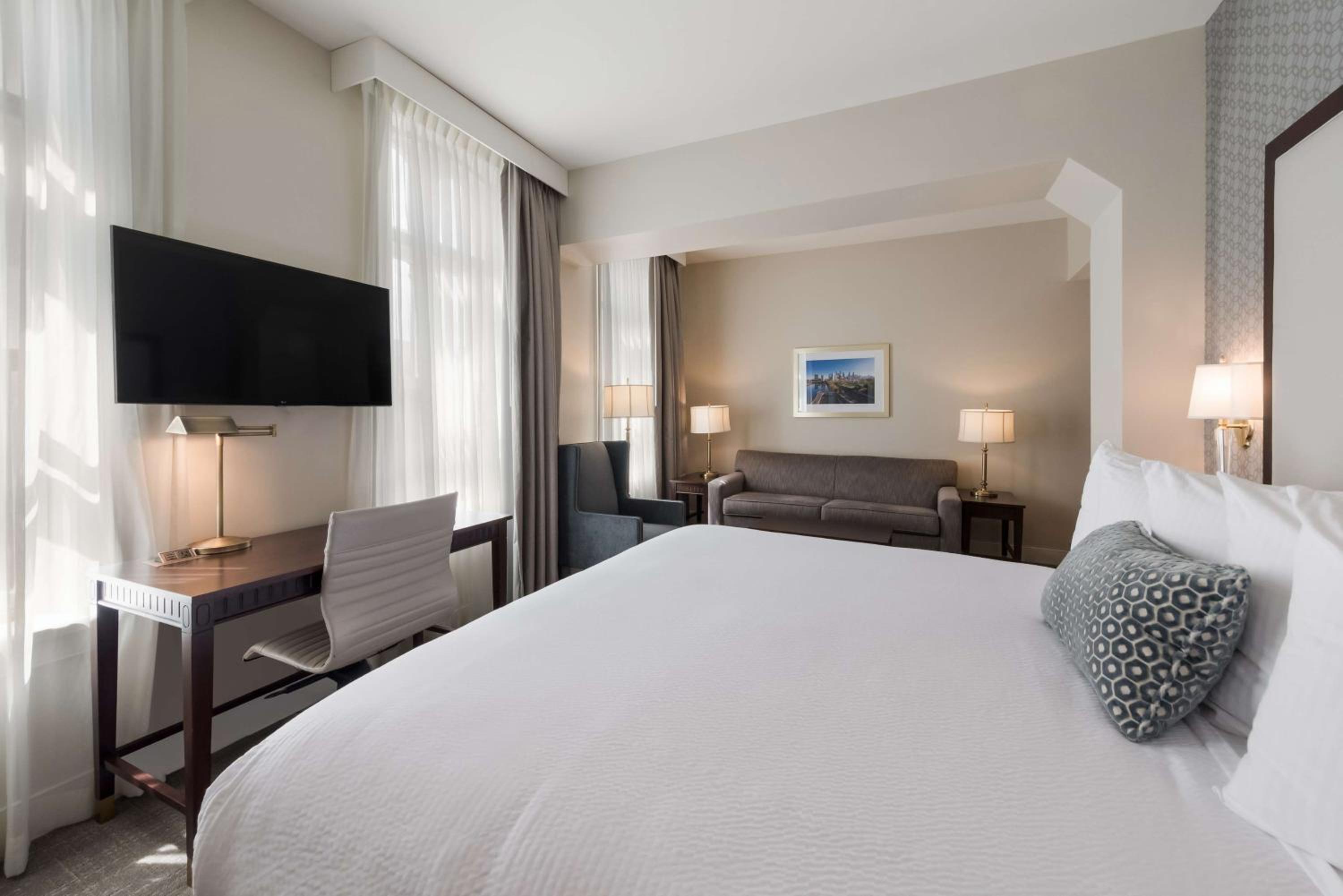 Superior King Room with Sofa Bed - Non-Smoking