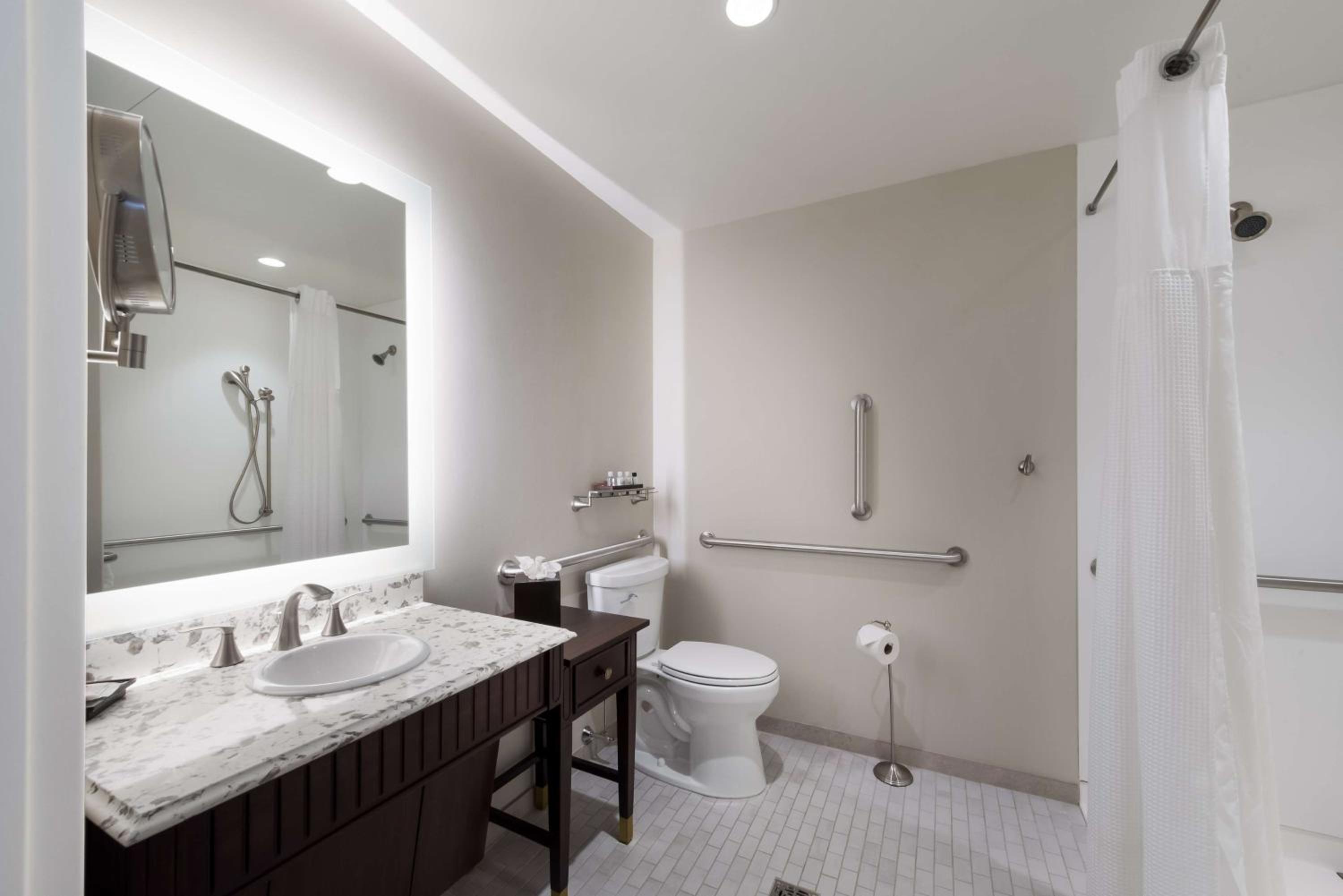 King Room with Sofa Bed and Roll in Shower - Mobility Accessible/Non-Smoking