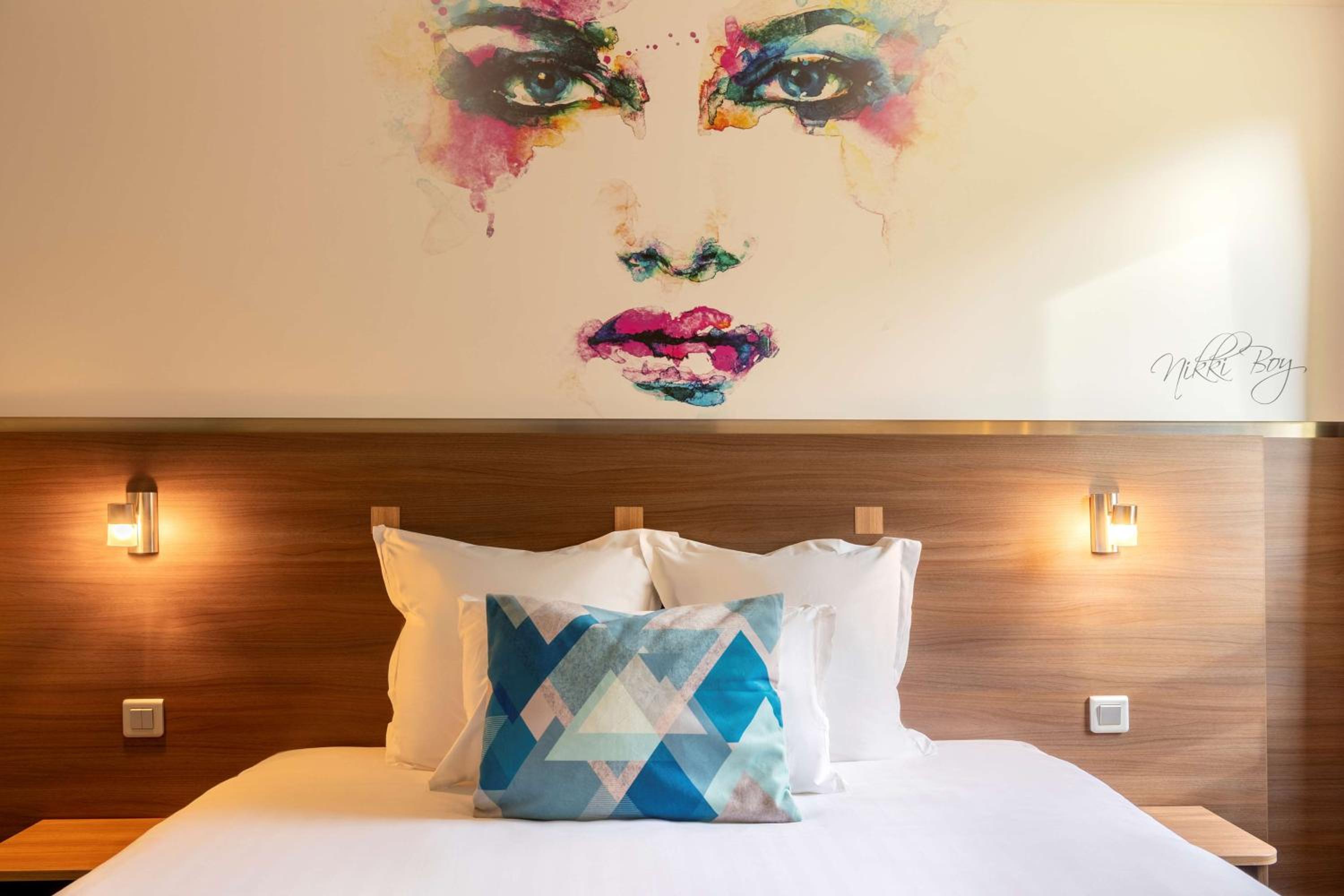 Standard Queen Room - Non-Smoking - Photo 1
