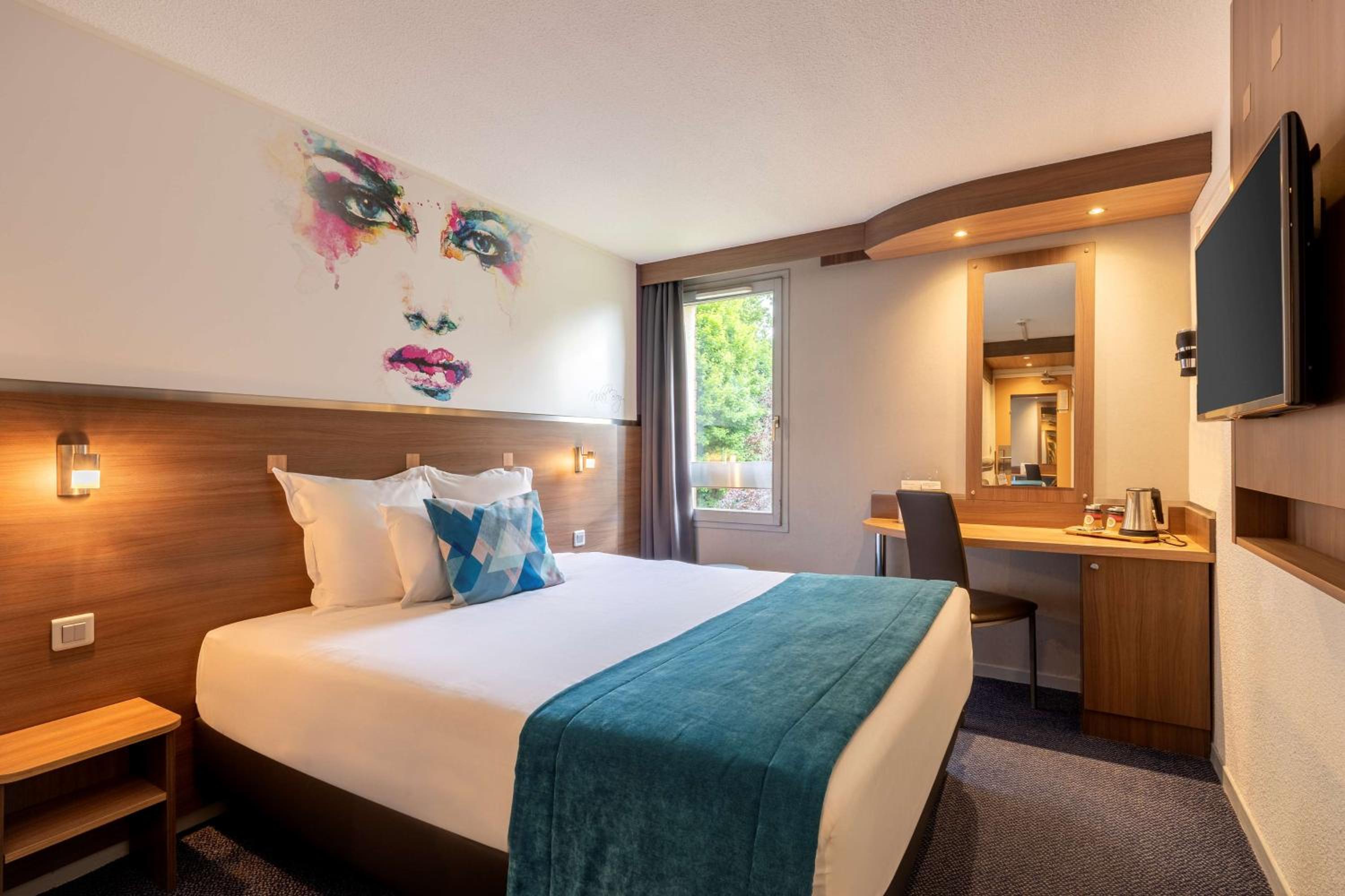 Standard Queen Room with Garden View  - Photo 11