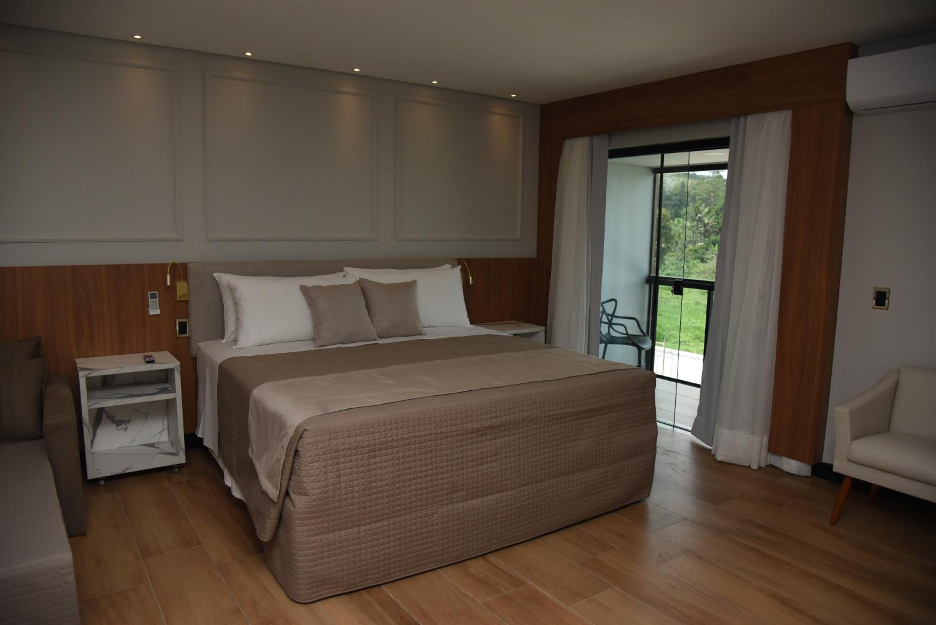 King Suite with Spa Bath