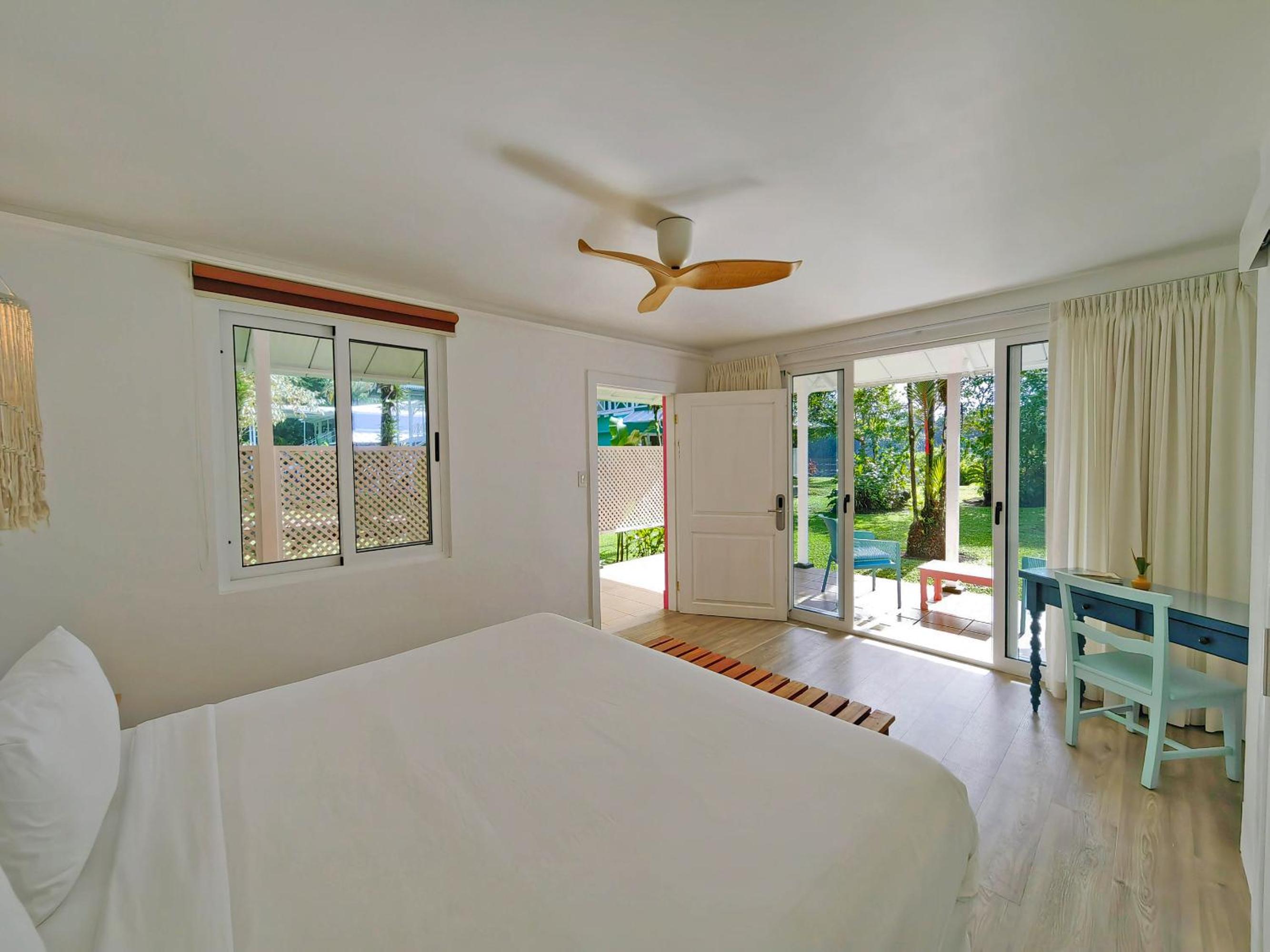 Papi Brown Downstairs Suites - King Bed photo 2
